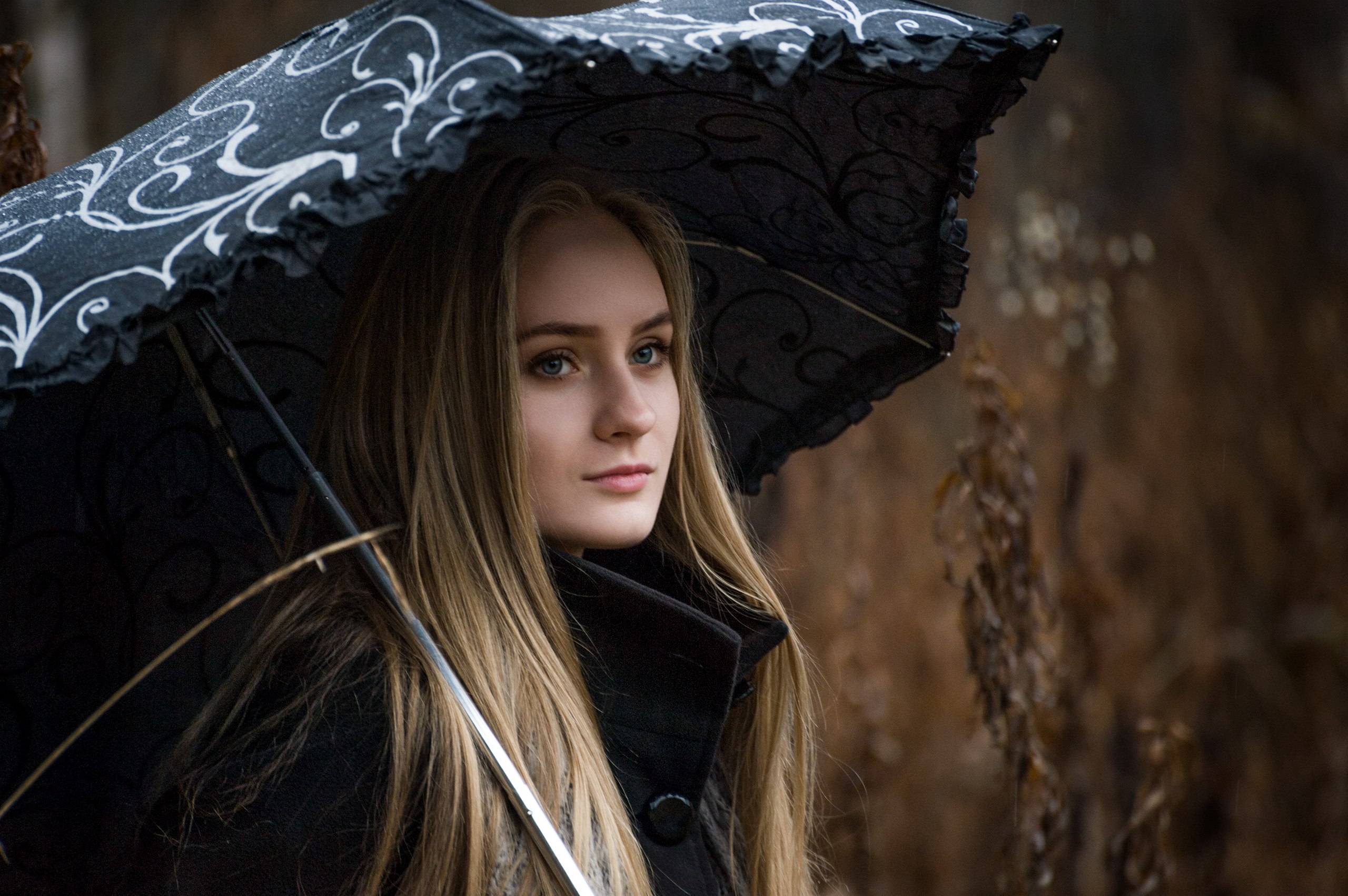 Women Blonde Looking Into The Distance Rain Umbrella Women Outdoors Coats Black Coat Straight Hair L 2560x1703