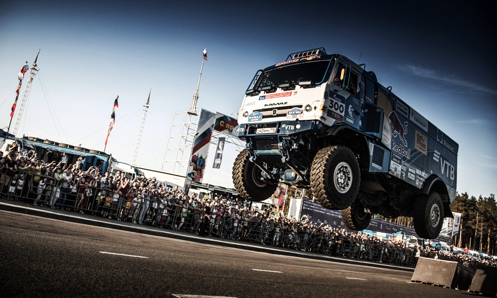 Rally Truck Racing Vehicle Kamaz 1920x1152