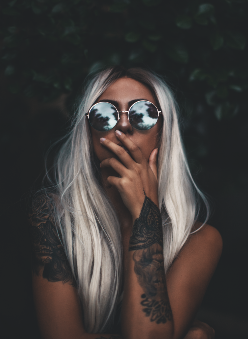 Women Model Blonde Dyed Hair Long Hair Straight Hair Touching Face Glasses Women With Glasses Vertic 1000x1366