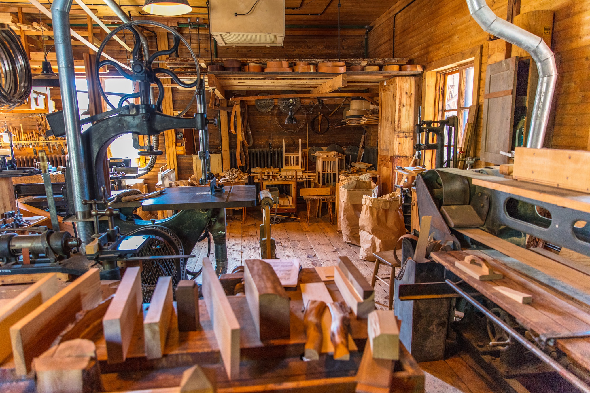 Workshop Tools Wood 2048x1365
