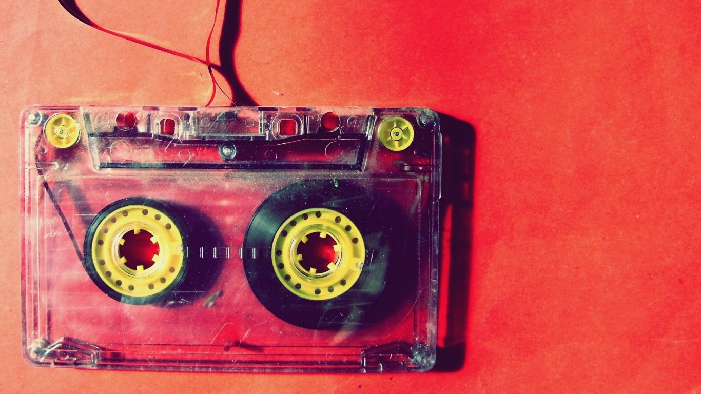 Cassette Audio Red 1366x768