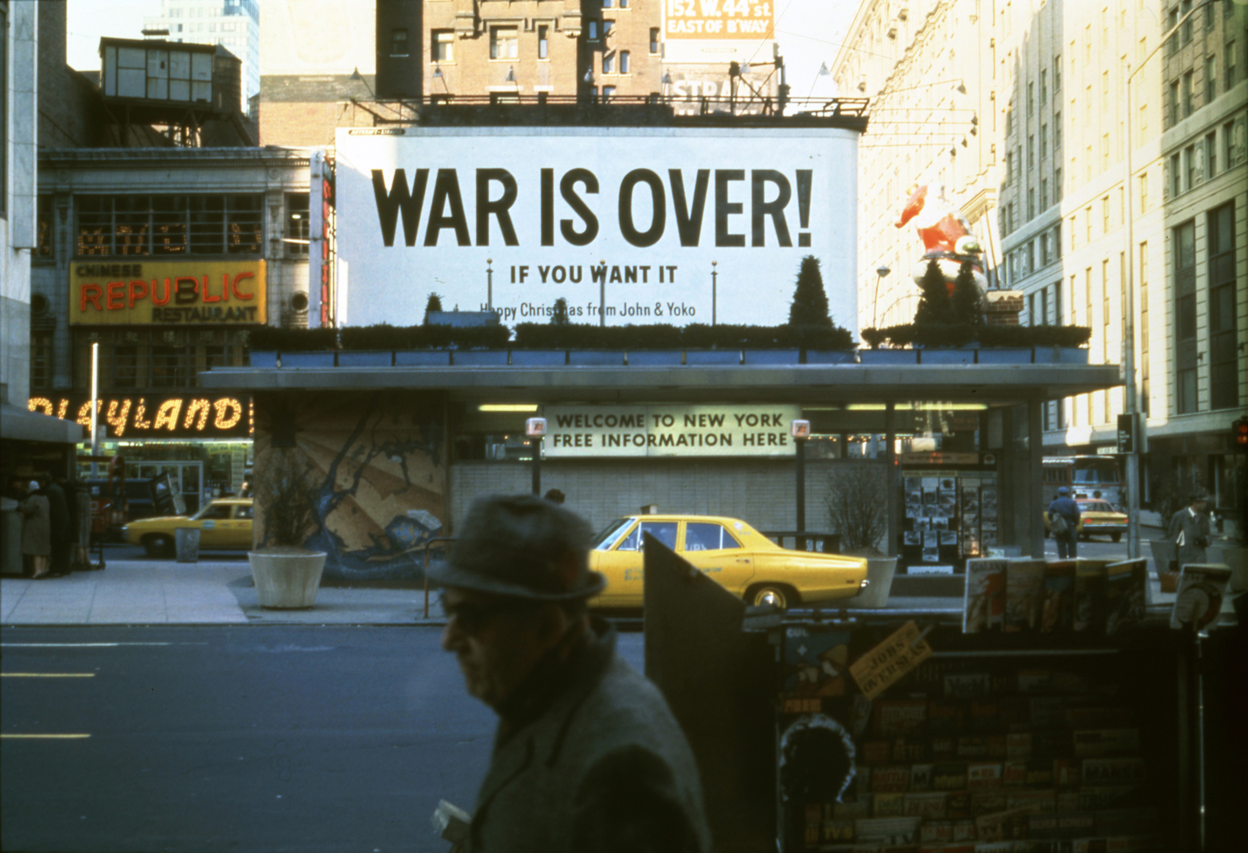 John Lennon Yoko Ono Protestors Vietnam War Poster New York City USA Building 1960s Men Car Taxi 2500x1708