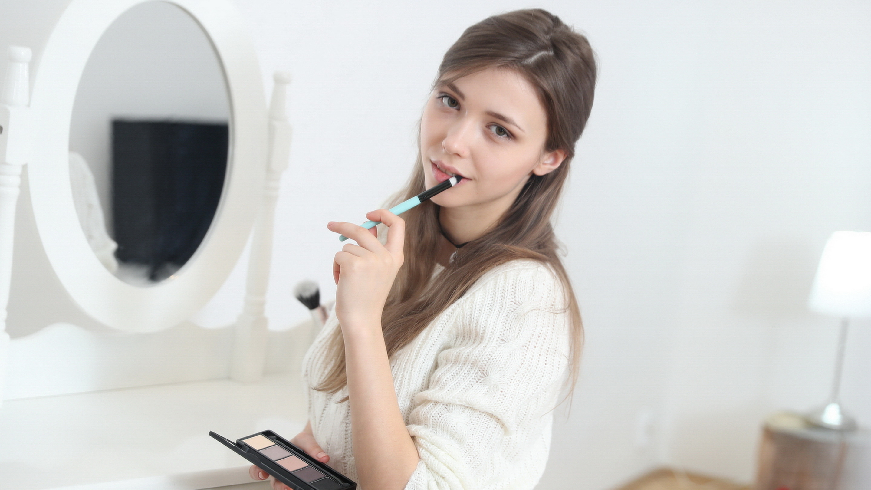 Looking At Viewer Brunette Makeup Brush Face Women White Sweater Sweater Mirror Makeup 2878x1619