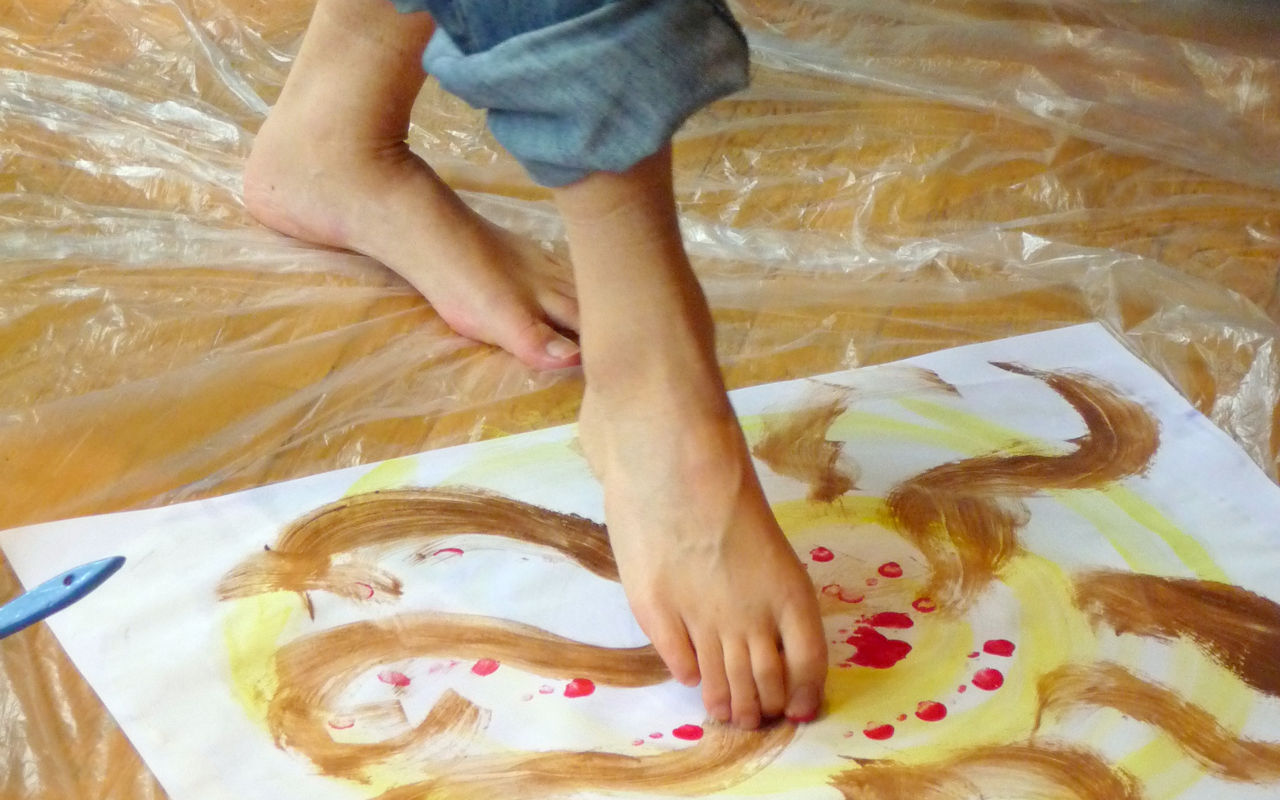 Foot Painting 2592x1619