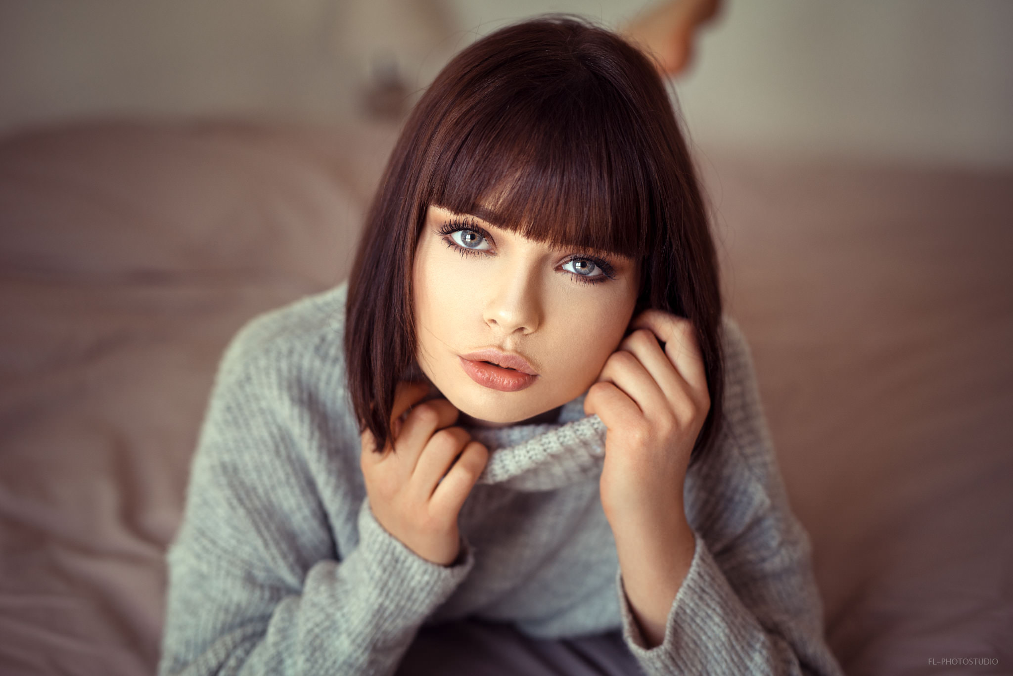 Women Lods Franck Marie Grippon Face Portrait In Bed Brunette Bangs Blue Eyes Shoulder Length Hair M 2048x1367