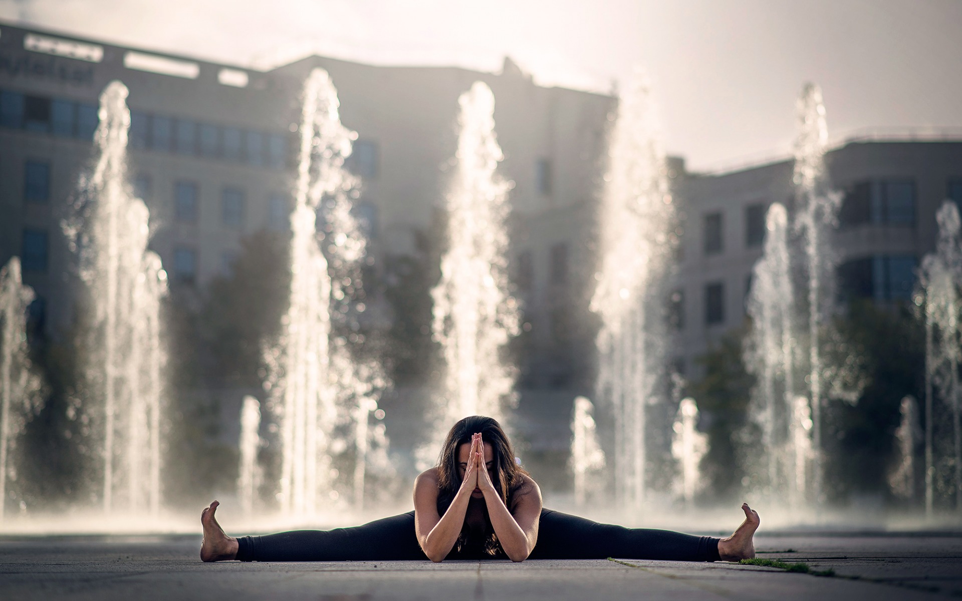 Woman Girl Yoga Brunette Fountain 1920x1200