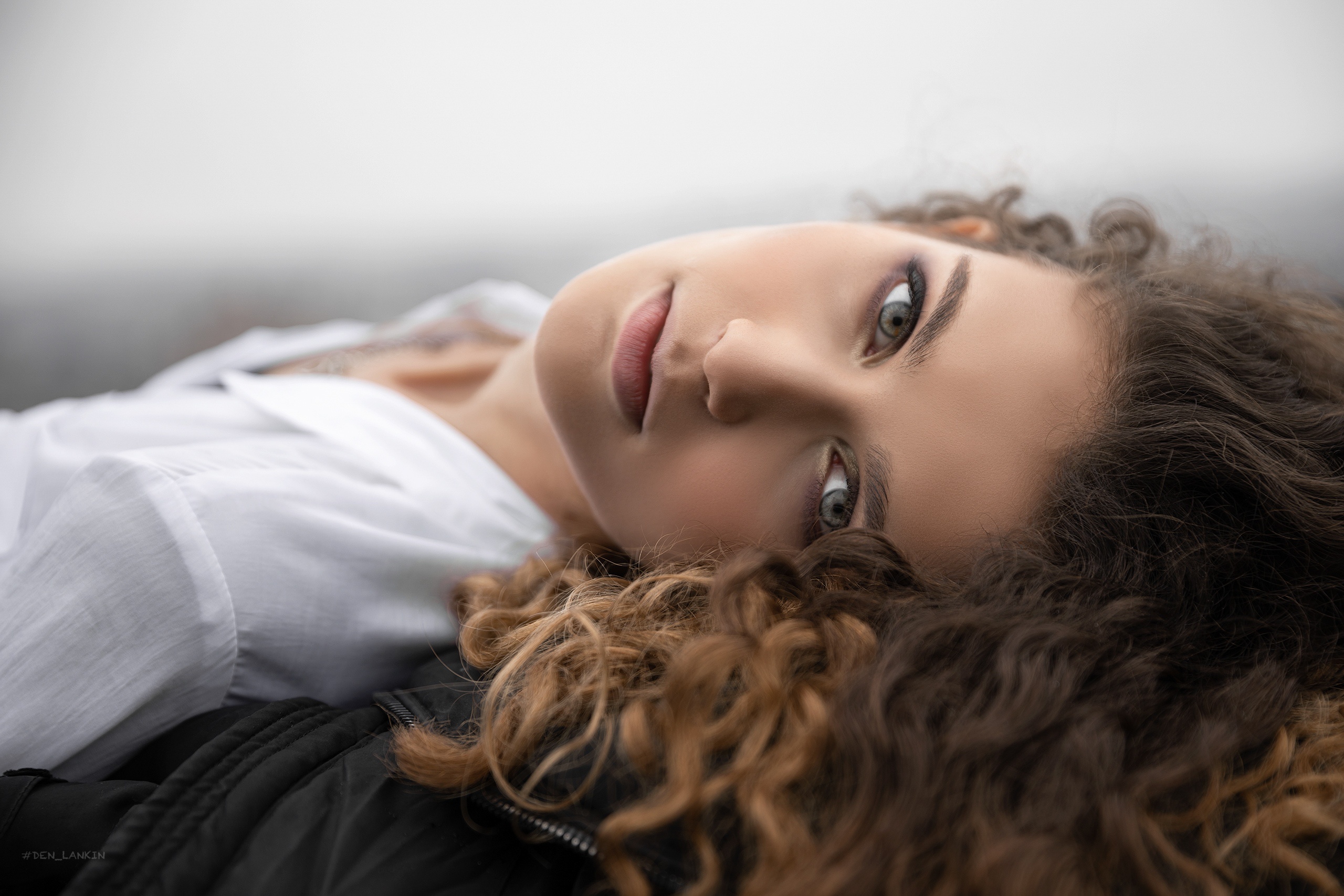 Women Model Curly Hair Long Hair Face Looking At Viewer Denis Lankin White Shirt Depth Of Field Dyed 2560x1707