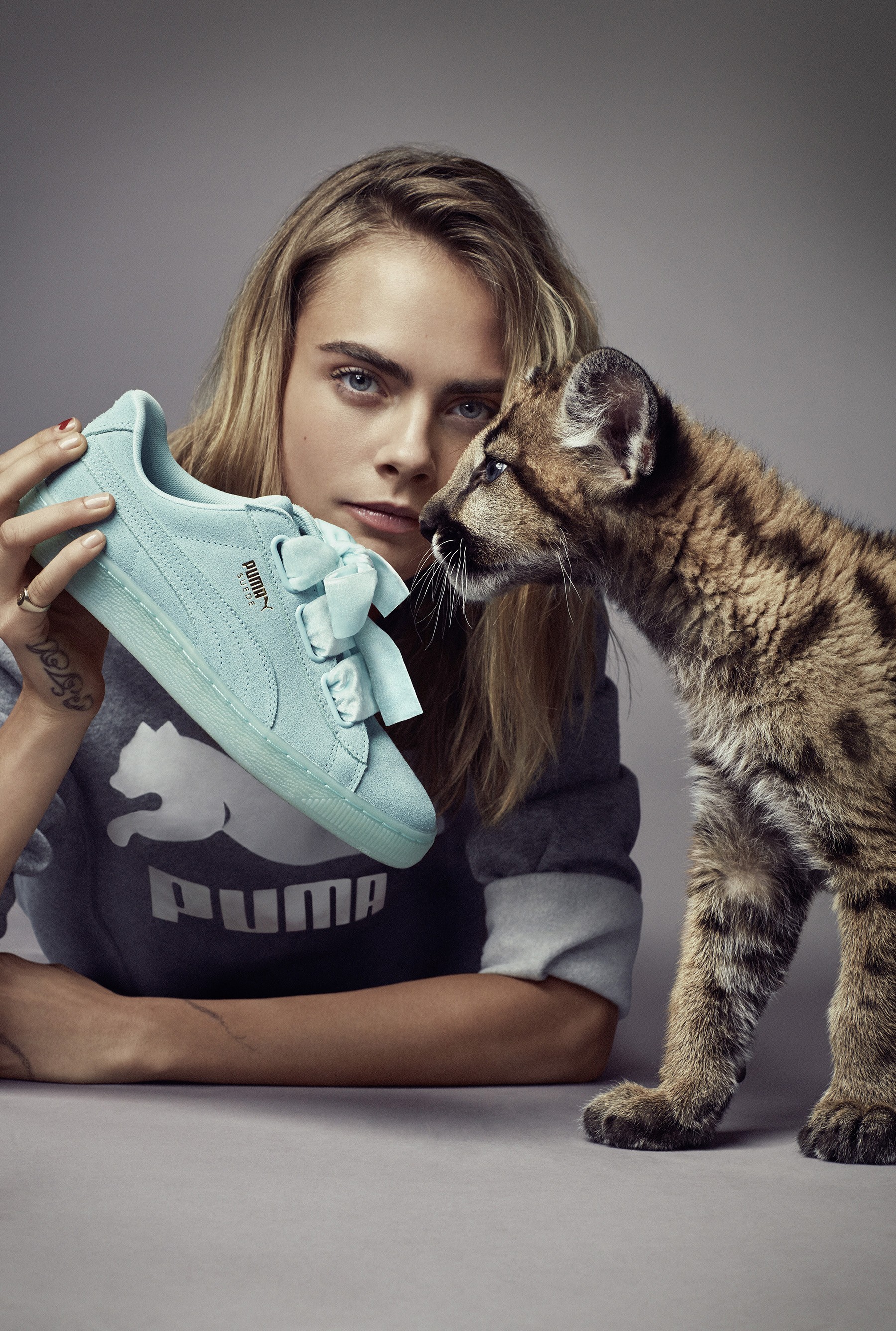 Cara Delevingne Women Model Actress Pumas Sneakers Animals Shoes Tattoo Blonde 1800x2673