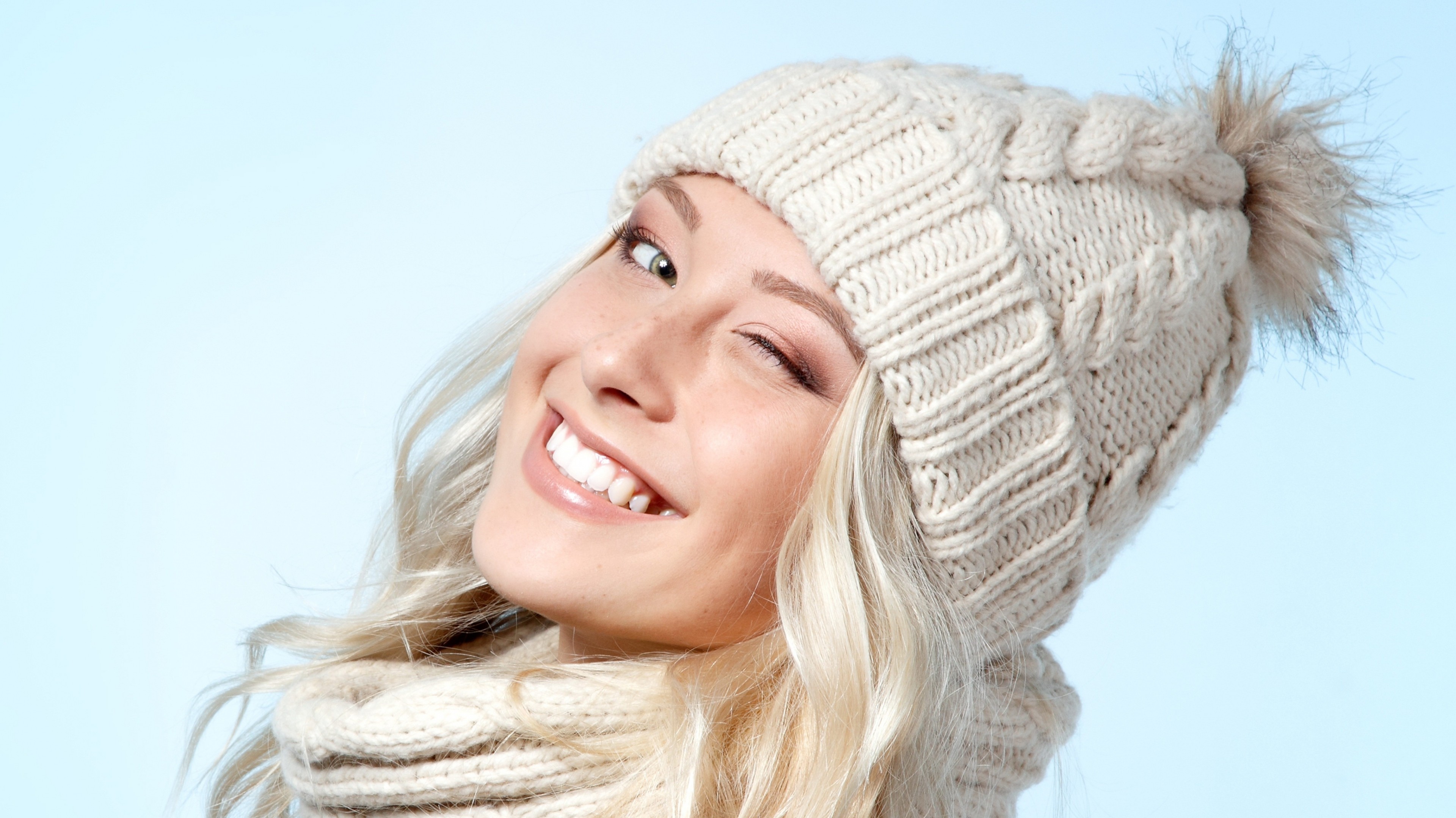 Women Woolly Hat Winking Smiling 3840x2160