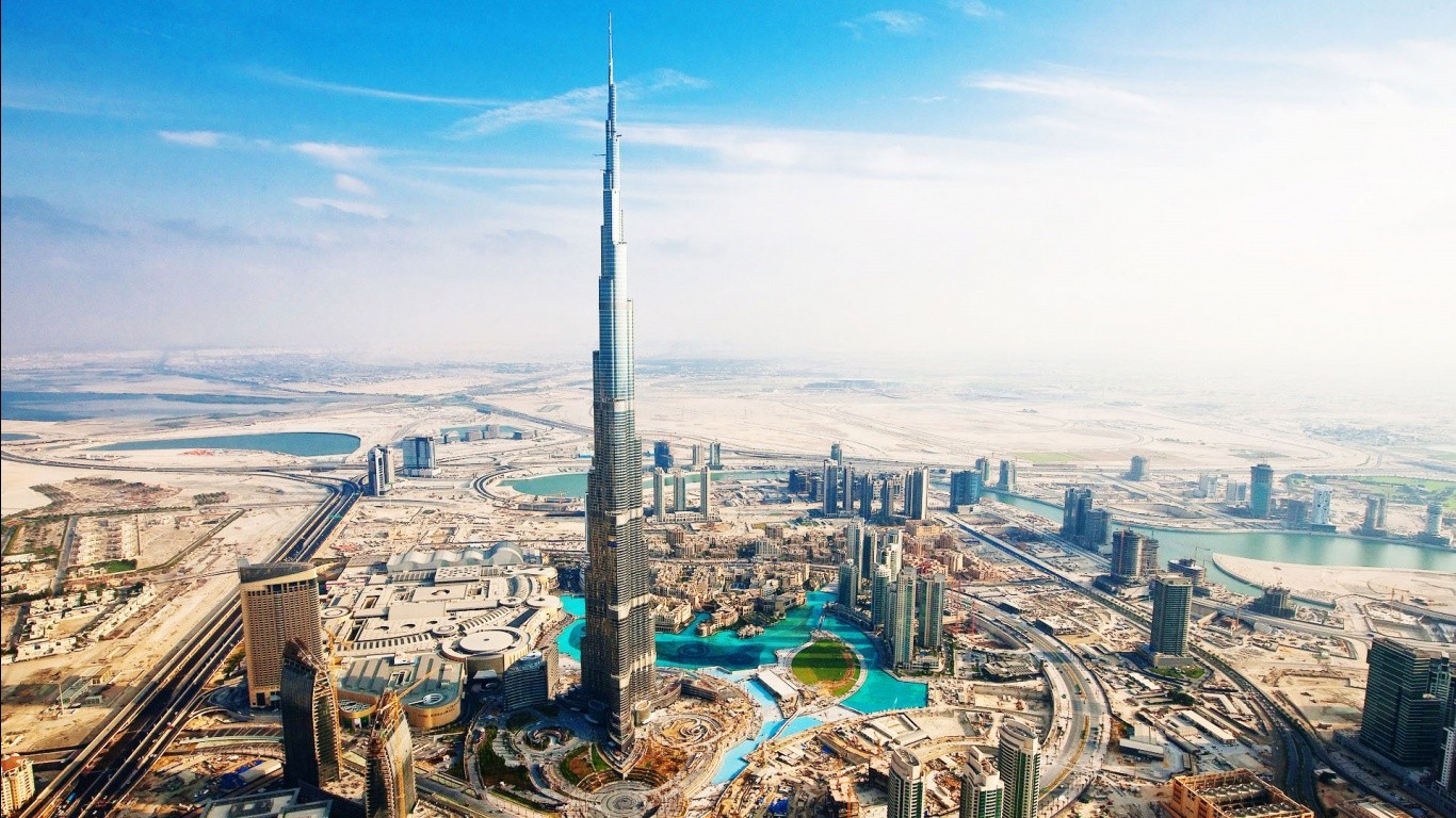 Burj Khalifa City Cityscape Desert Skyscraper Aerial View 1366x768