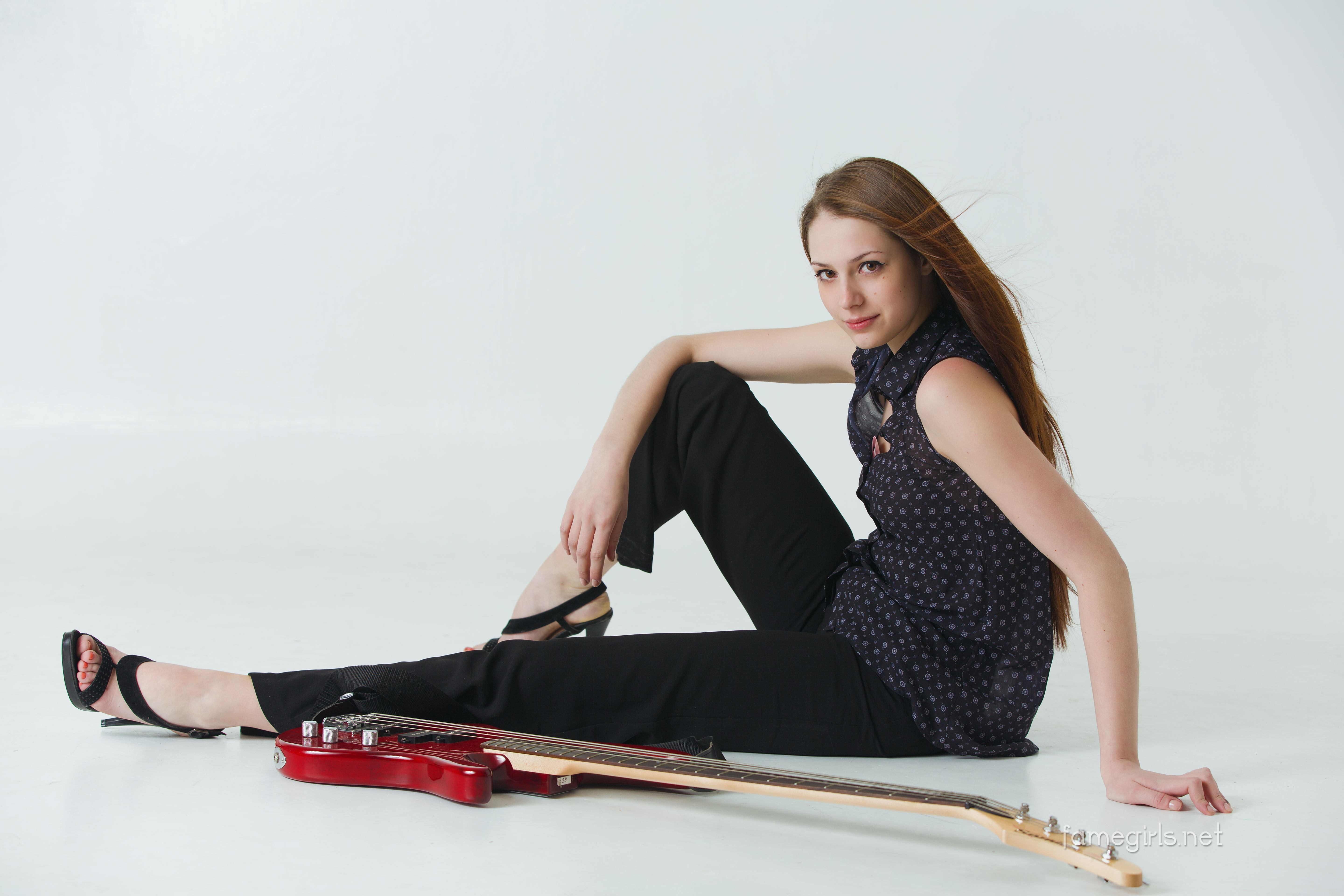 Bass Guitars Long Hair Sitting On The Floor Women Women Indoors Simple Background Guitar Musical Ins 5760x3840