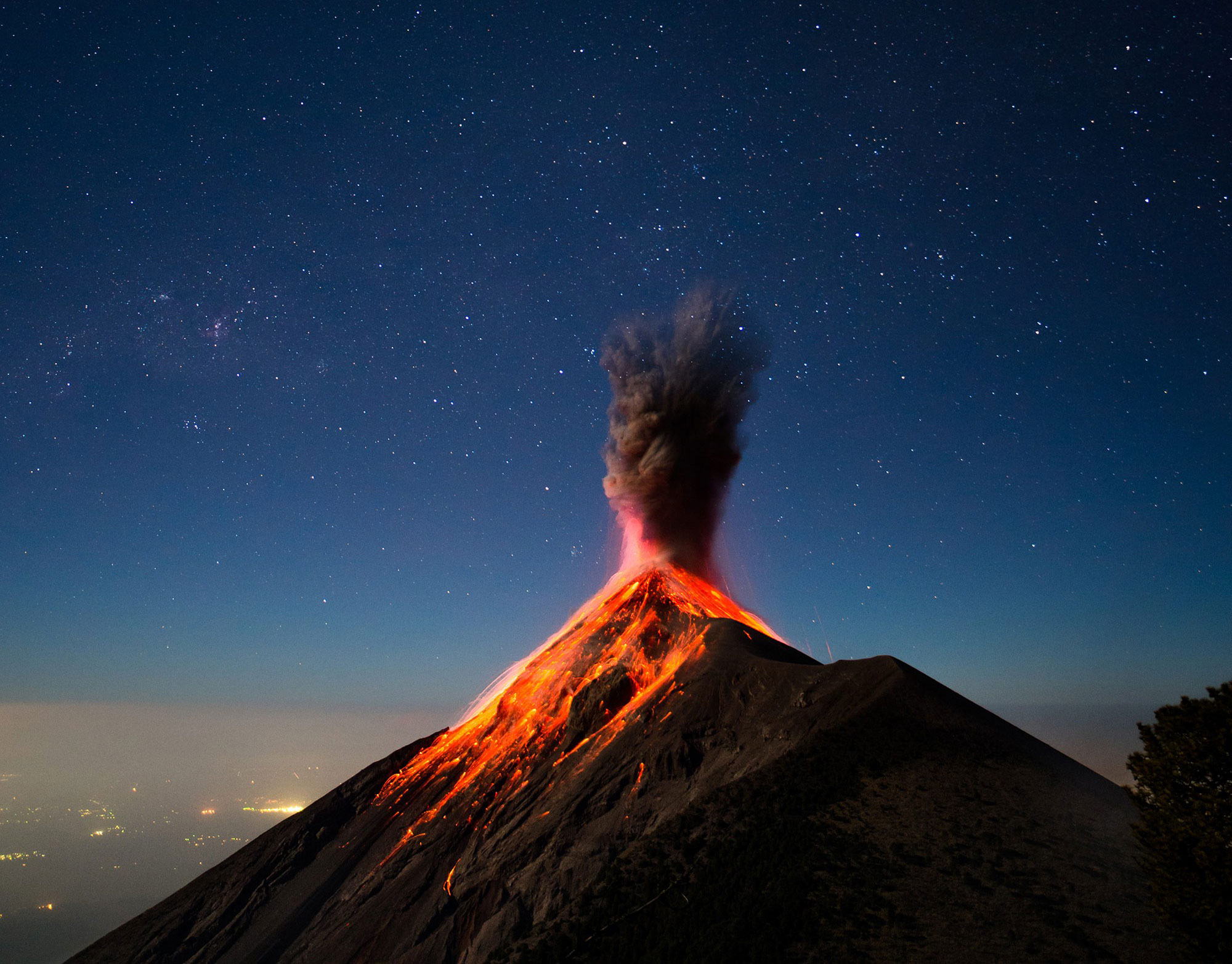 Volcano Nature Stars Mountains Sky Guatemala Eruptions Landscape 2000x1566
