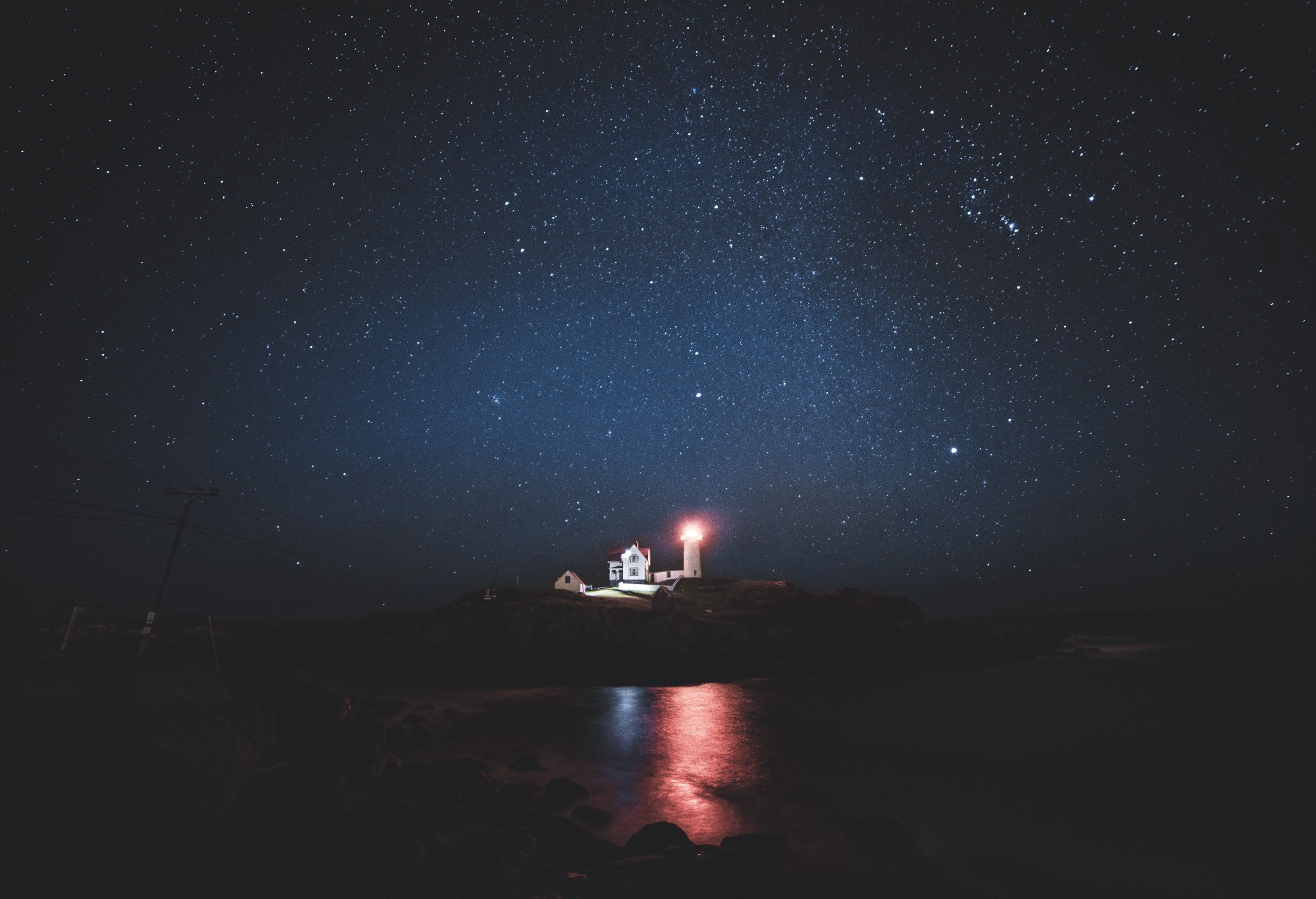 Night Dark Lights Stars Lighthouse Stones Reflection Starry Night Sea Cape Neddick Maine 2000x1367
