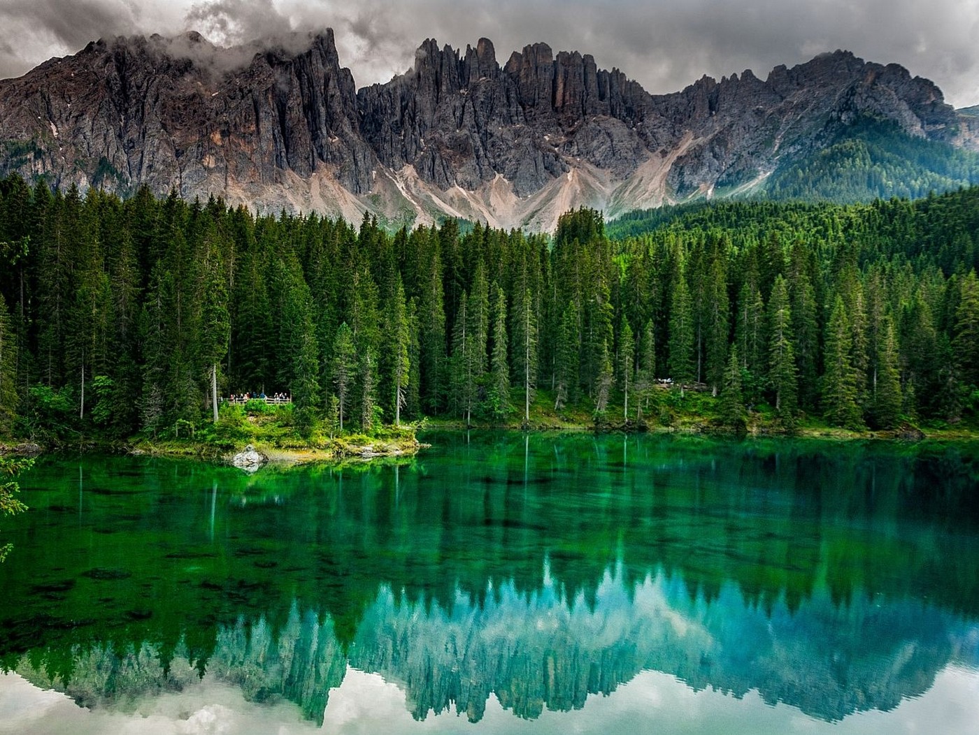 Nature Landscape Photography Lake Calm Waters Reflection Forest Mountains Trees Emerald Green Summer 1400x1052
