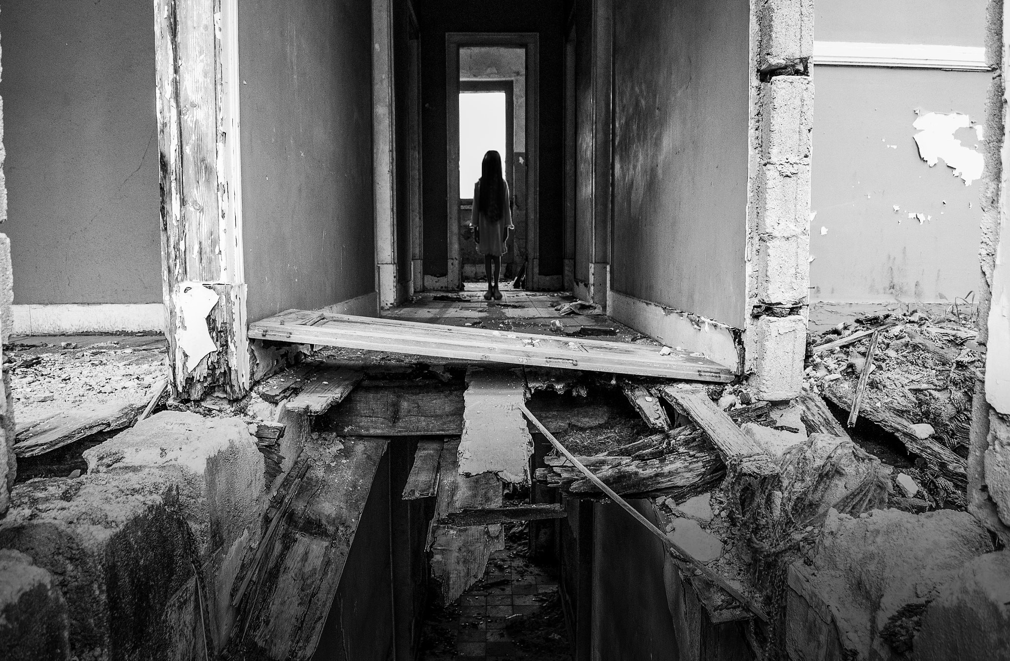 Miguel Araujo Monochrome Spooky 500px Ruin Creepy Horror Urban Decay 2048x1340