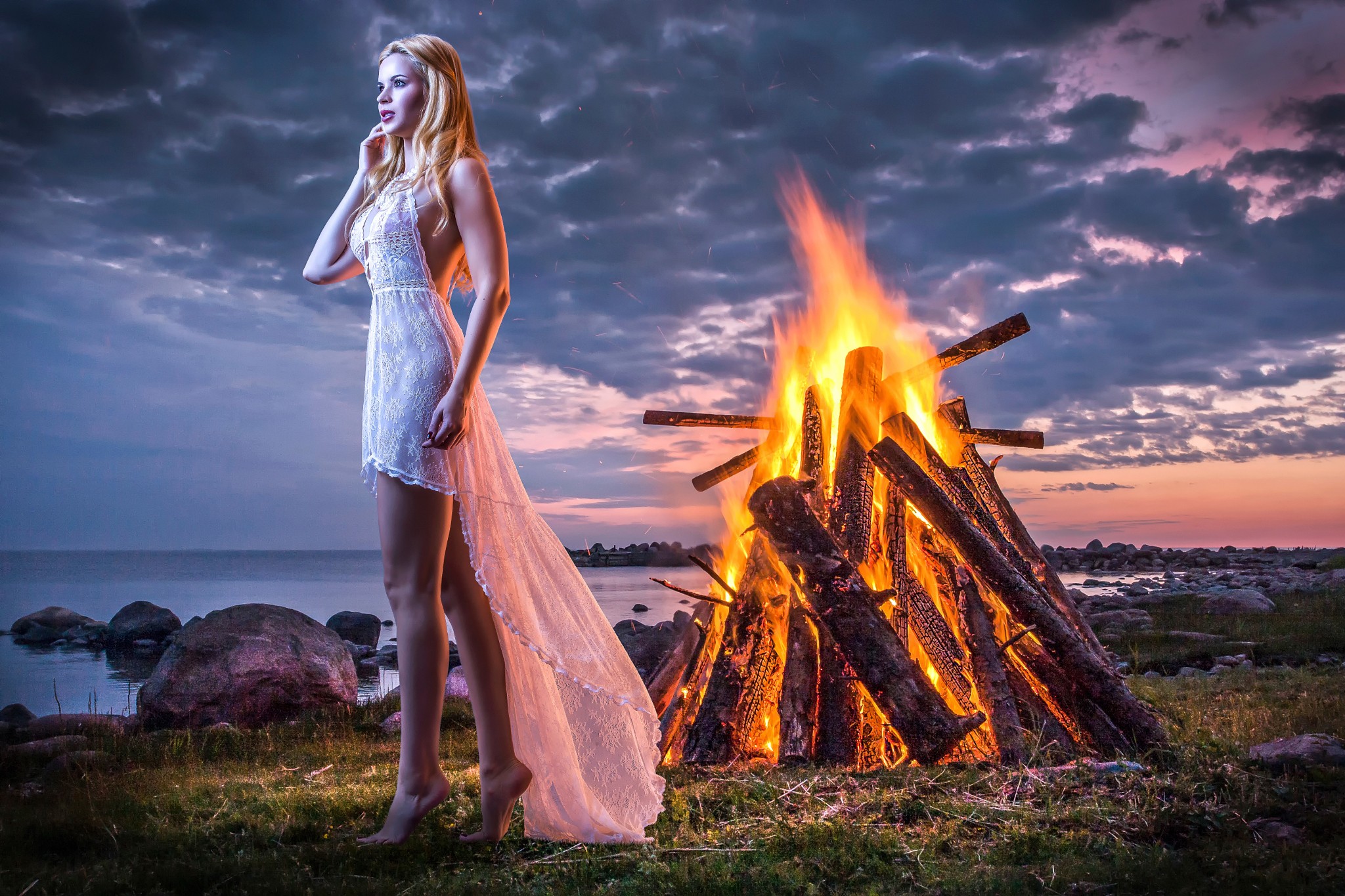 Women Model Blonde Long Hair Women Outdoors Barefoot Nature Wood Fire