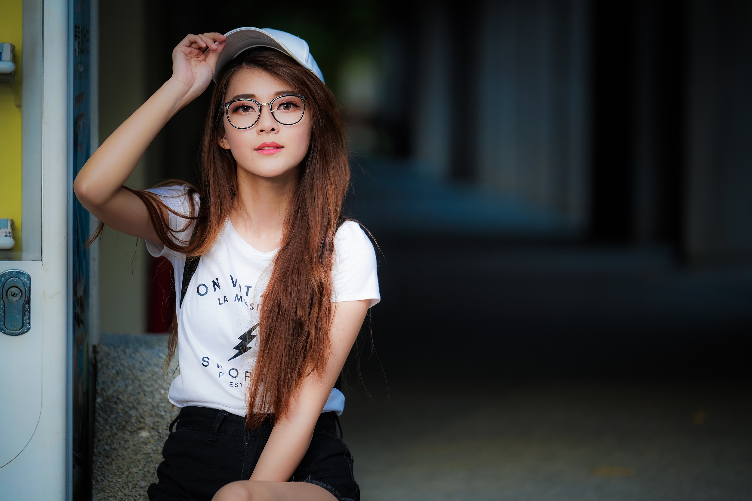 Women Model Asian Brunette Fake Glasses Looking At Viewer Baseball Caps Long Hair T Shirt Depth Of F 2500x1667