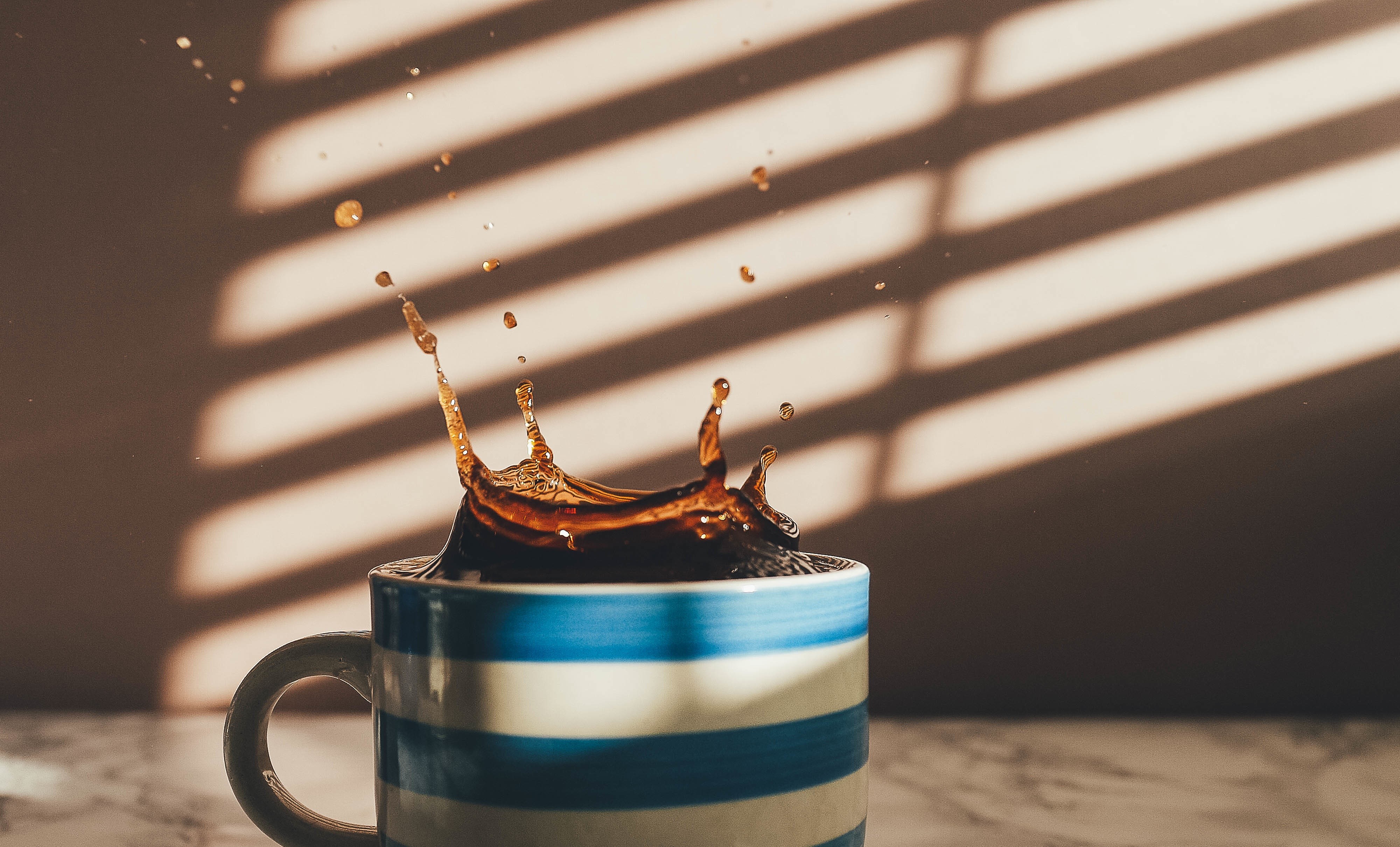 Coffee Cup Liquid Mugs Splashes Natural Light 4000x2420