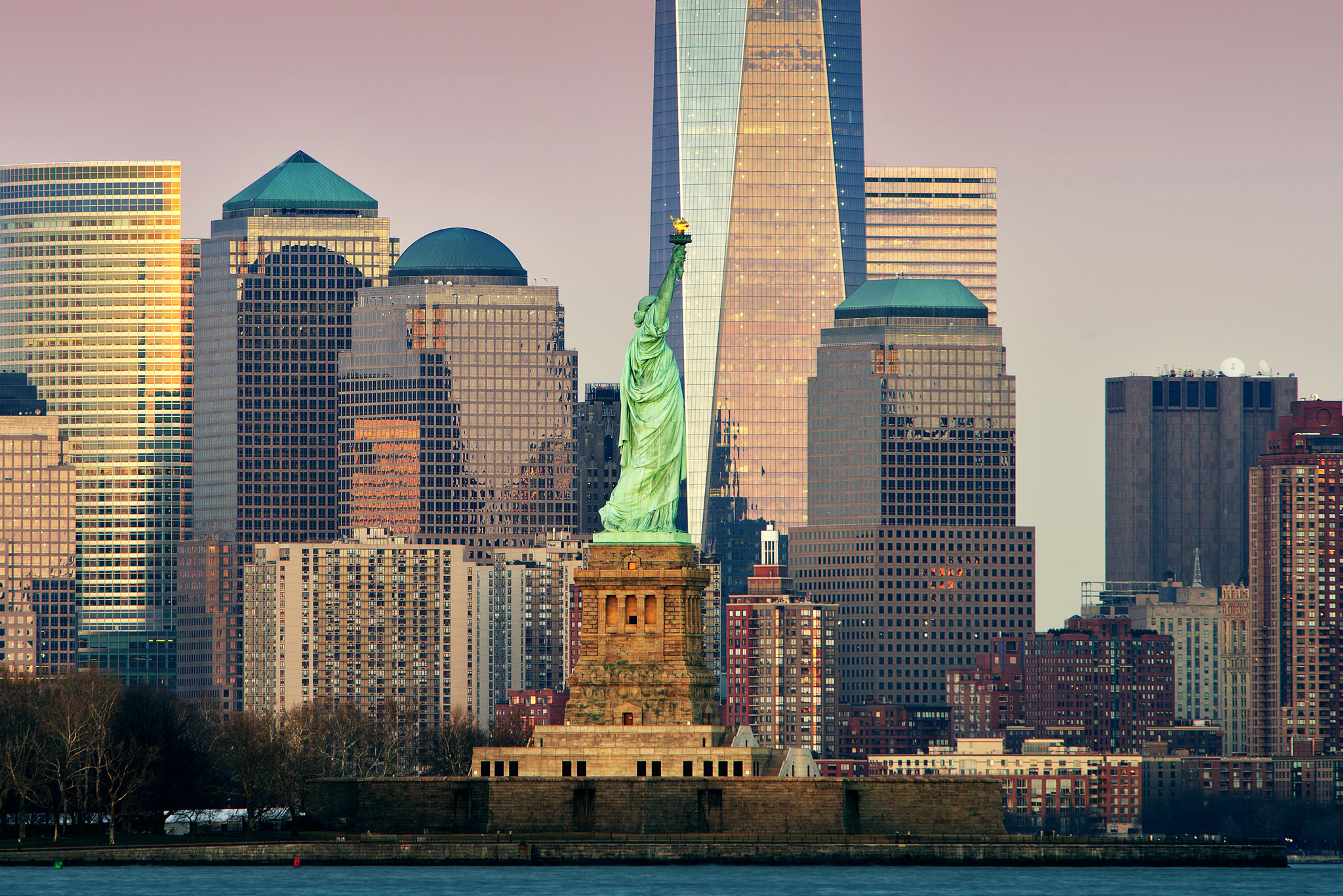Statue Of Liberty Building Skyscraper USA New York 2048x1367