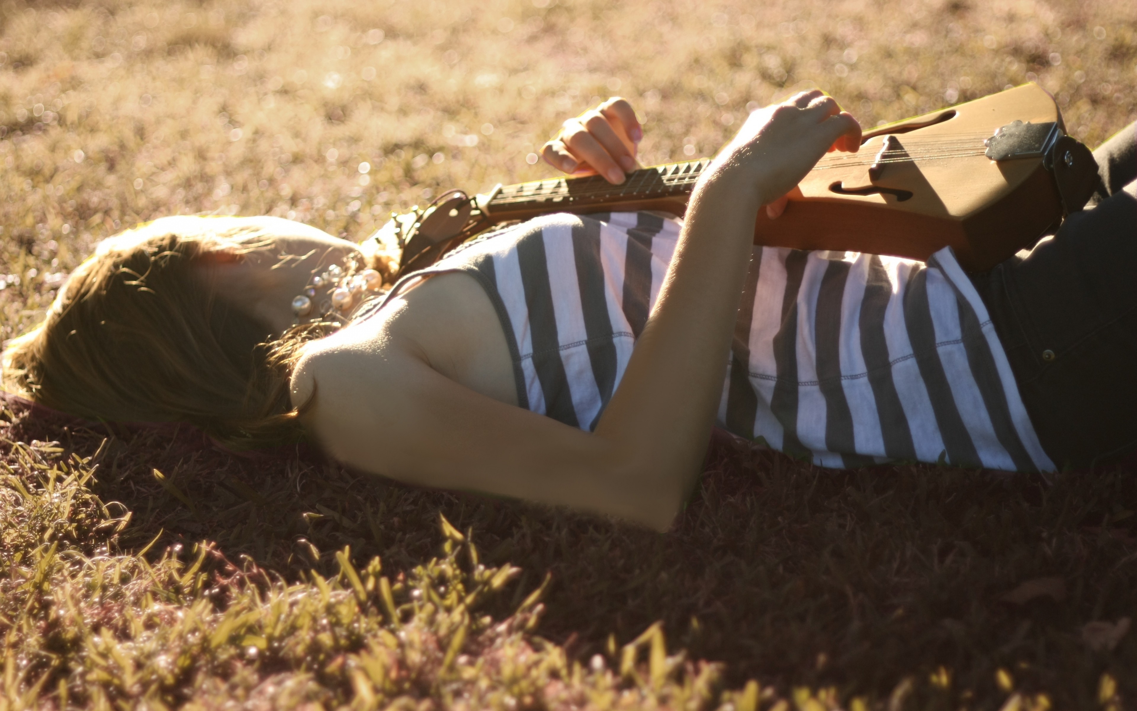 Women Lying Down Musical Instrument Striped Clothing Sunlight 3840x2400