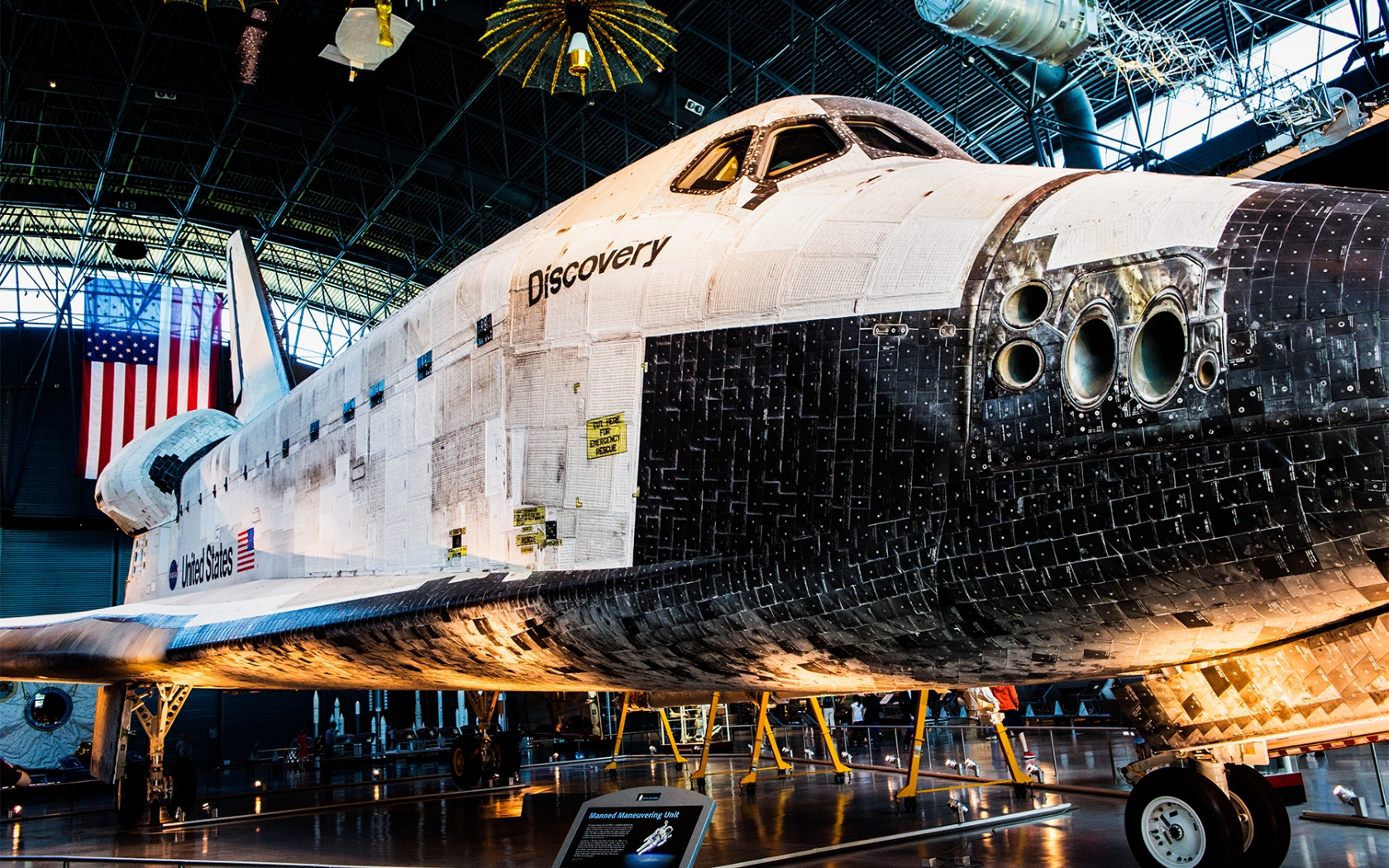Vehicles Space Shuttle Discovery 1680x1050