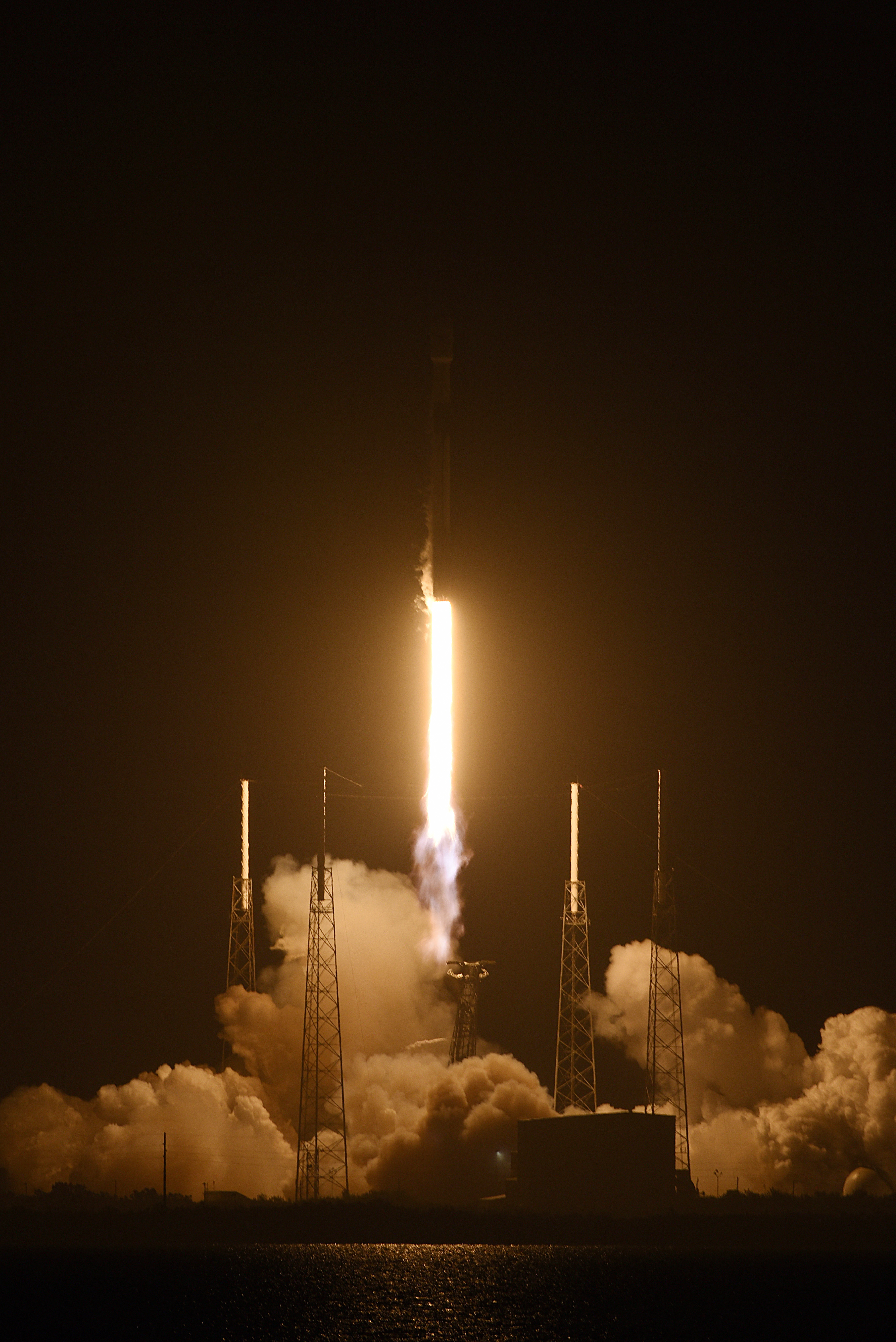 SpaceX Rocket Falcon 9 PSN Vi Palm Shores Satellite Satelites Complex 40 Florida US Air Force 3510x5257