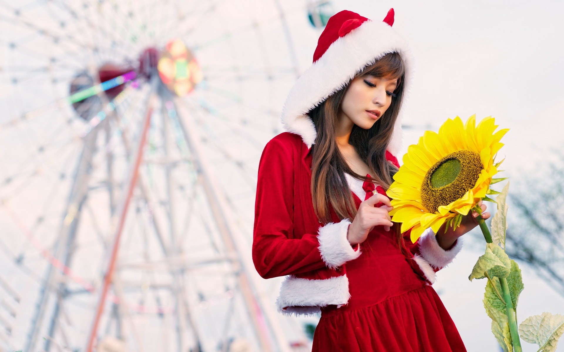 Women Asian Long Hair Auburn Hair Santa Santa Costume Christmas Agnes Lim Sunflowers 1920x1200