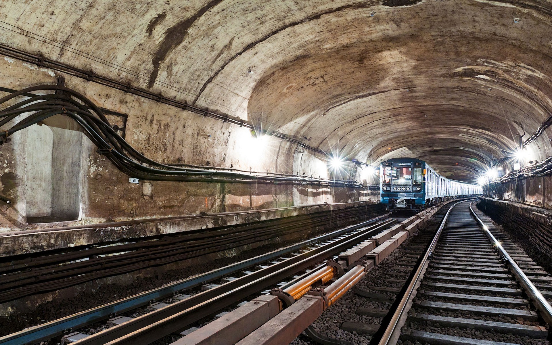 Underground Metro Tunnel Beige 1920x1200