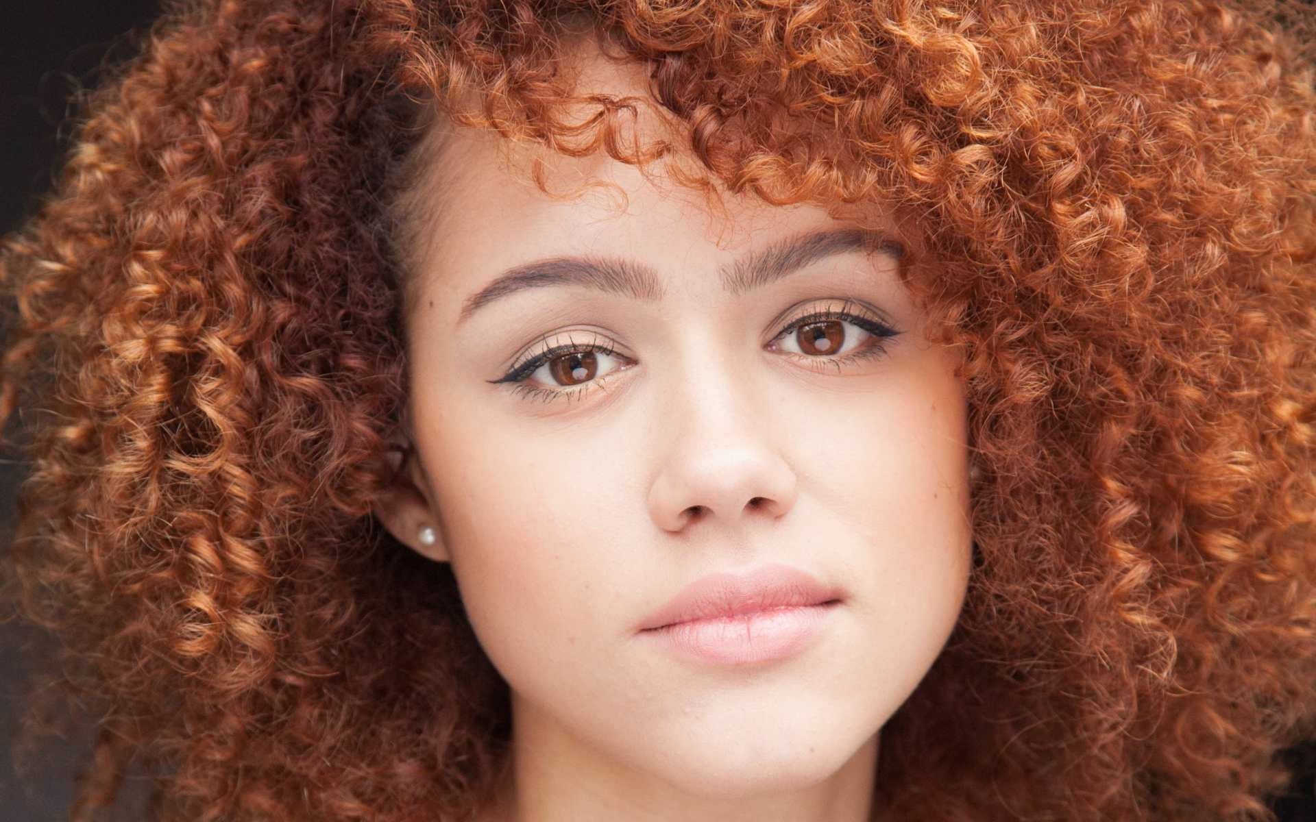 Nathalie Emmanuel Celebrity Women Face Curly Hair Actress Wallpaper