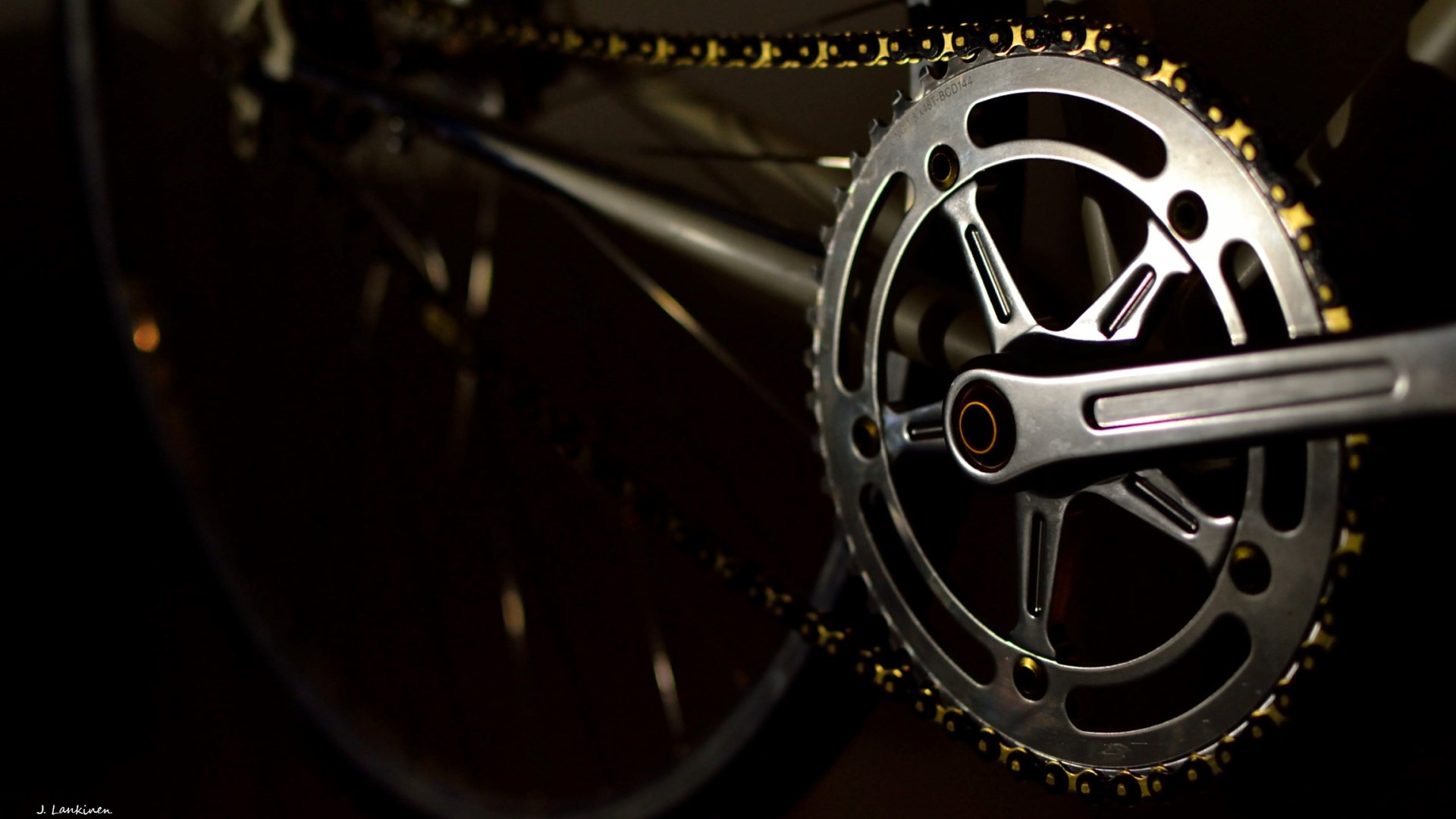 Bicycle Dark Metal Mechanics Gold Wheels Shiny Gloss Gears 1920x1080
