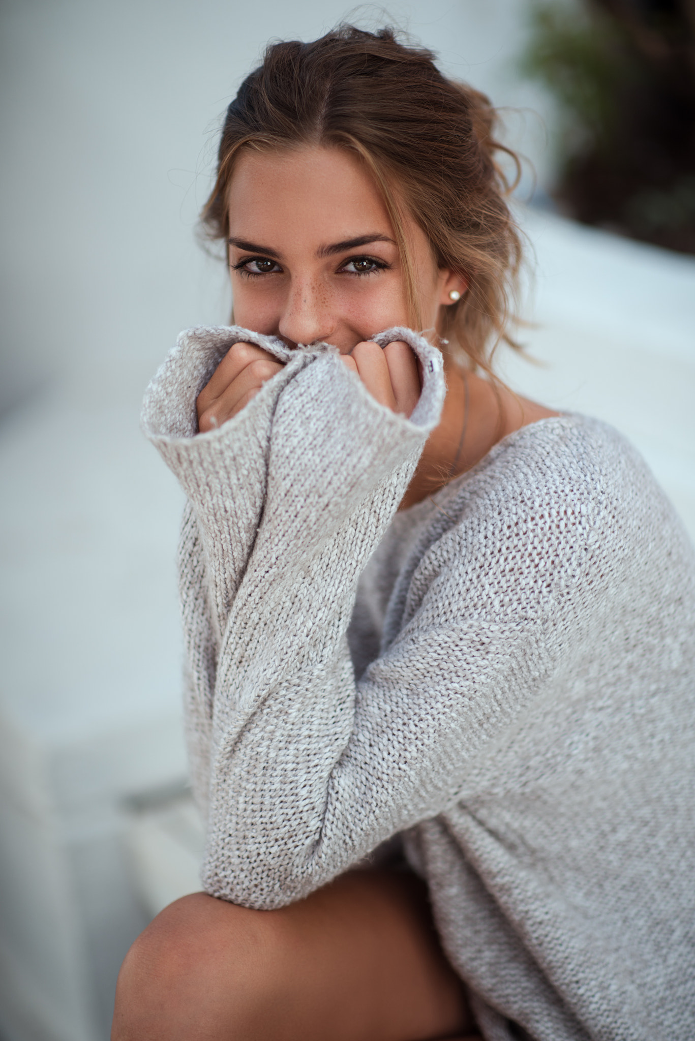 Women Model 500px Sweater Brunette Looking At Viewer Vertical Freckles Covering Face Covered Face Pe 1367x2048