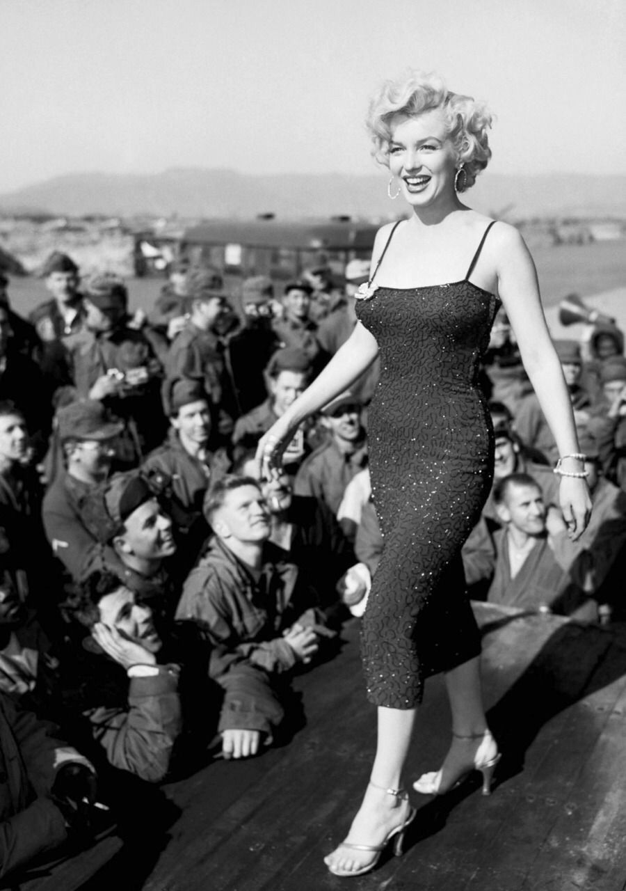 Women Blonde Marilyn Monroe Actress Short Hair Monochrome Bare Shoulders Smiling Portrait Display So 900x1280