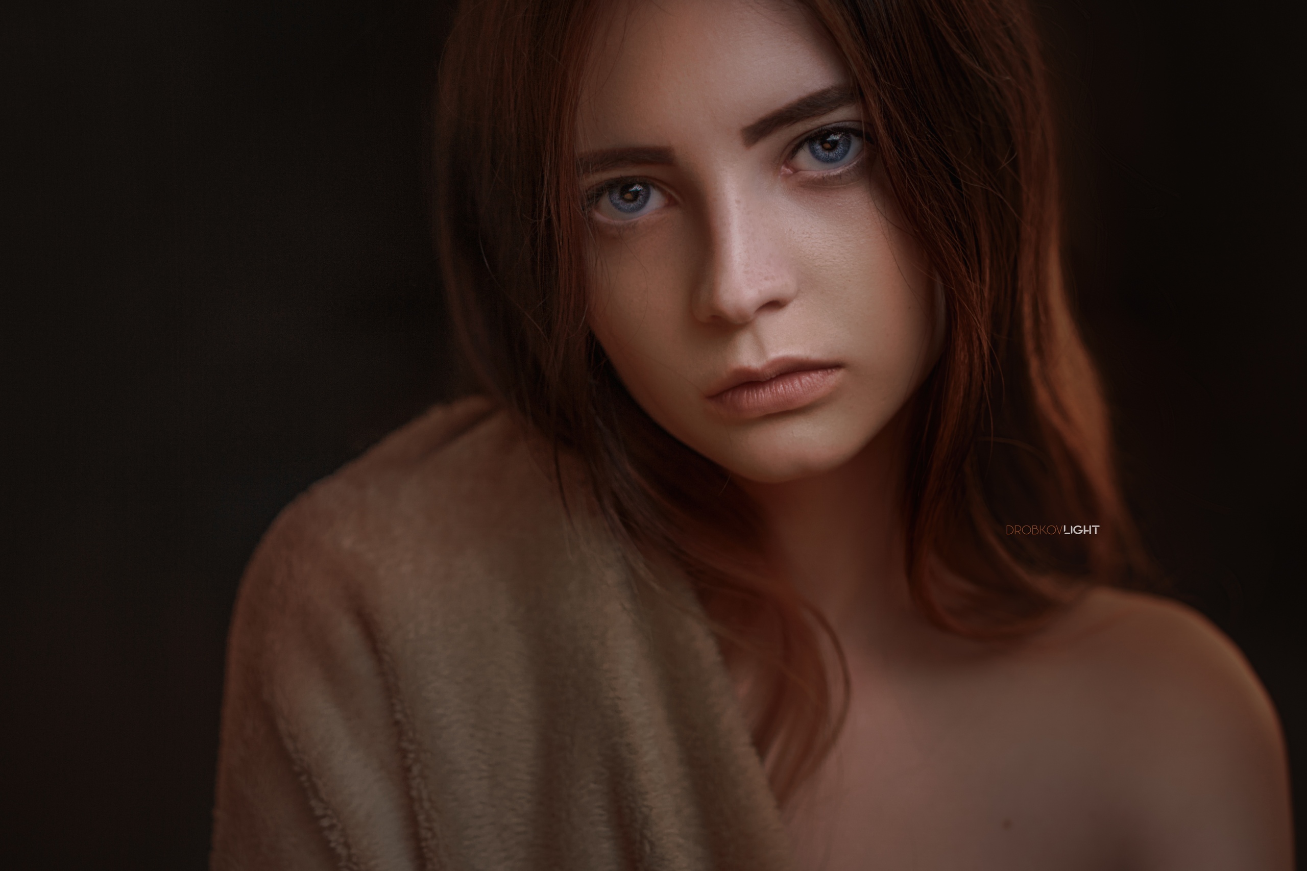 Eva Lapenko Women Model Looking At Viewer Brunette Face Portrait Indoors Bokeh Dark Background Women 2560x1707