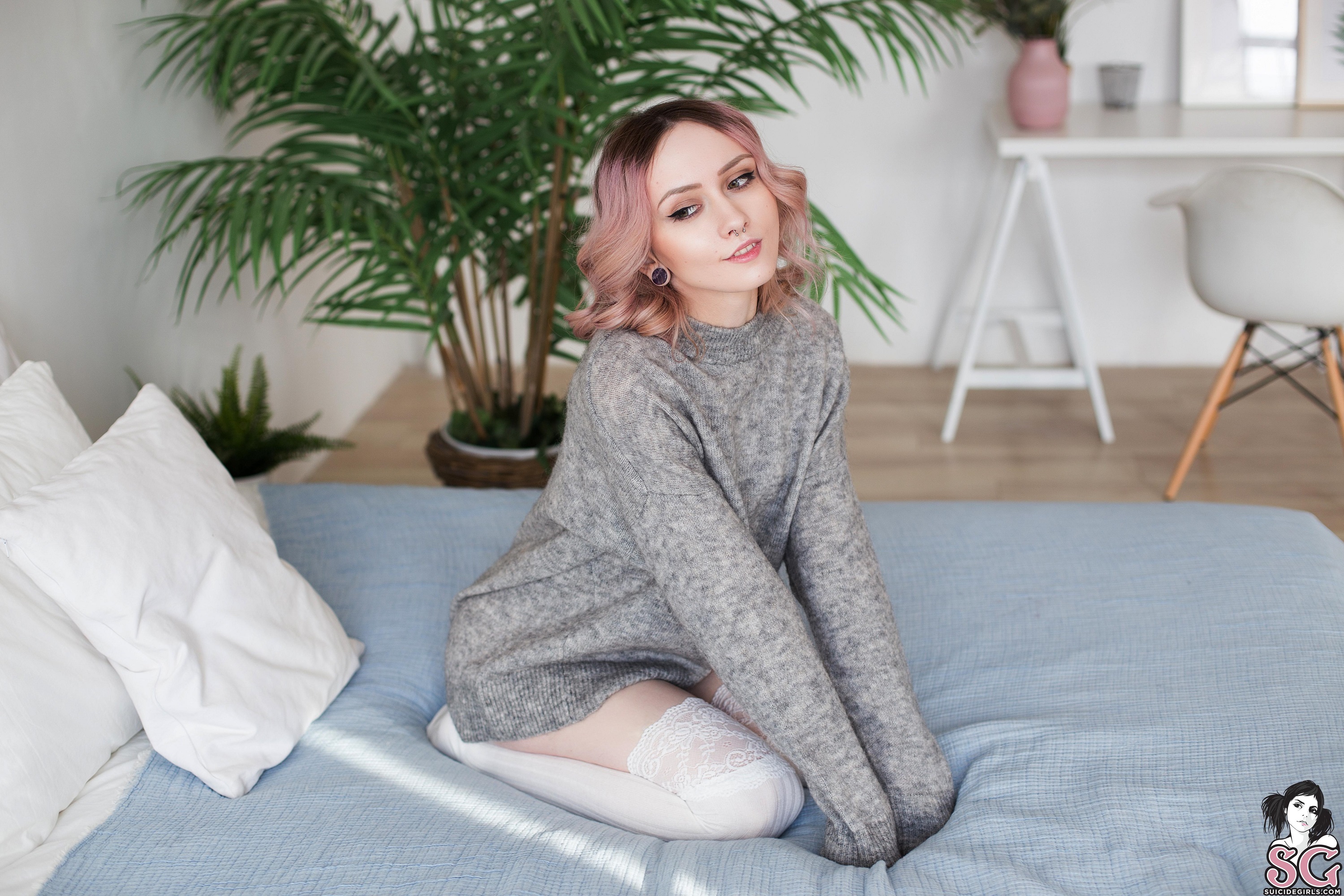 Women Model Dyed Hair Looking Away Pierced Septum Smiling Sweater In Bed Pillow Depth Of Field Indoo 3000x2000