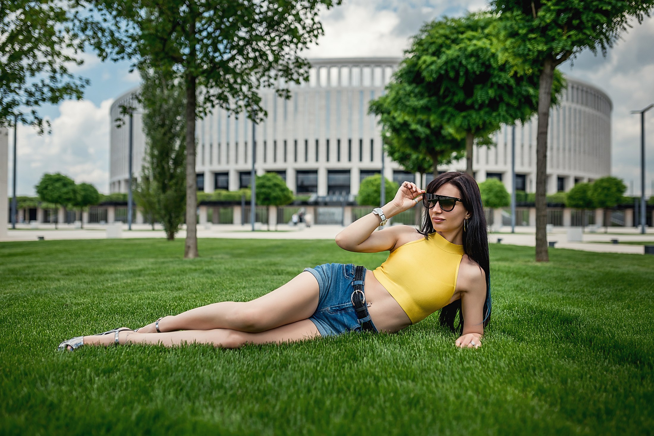 Women Lioka Grechanova Trees Brunette Women Outdoors Grass Portrait Sunglasses Belt 2200x1468