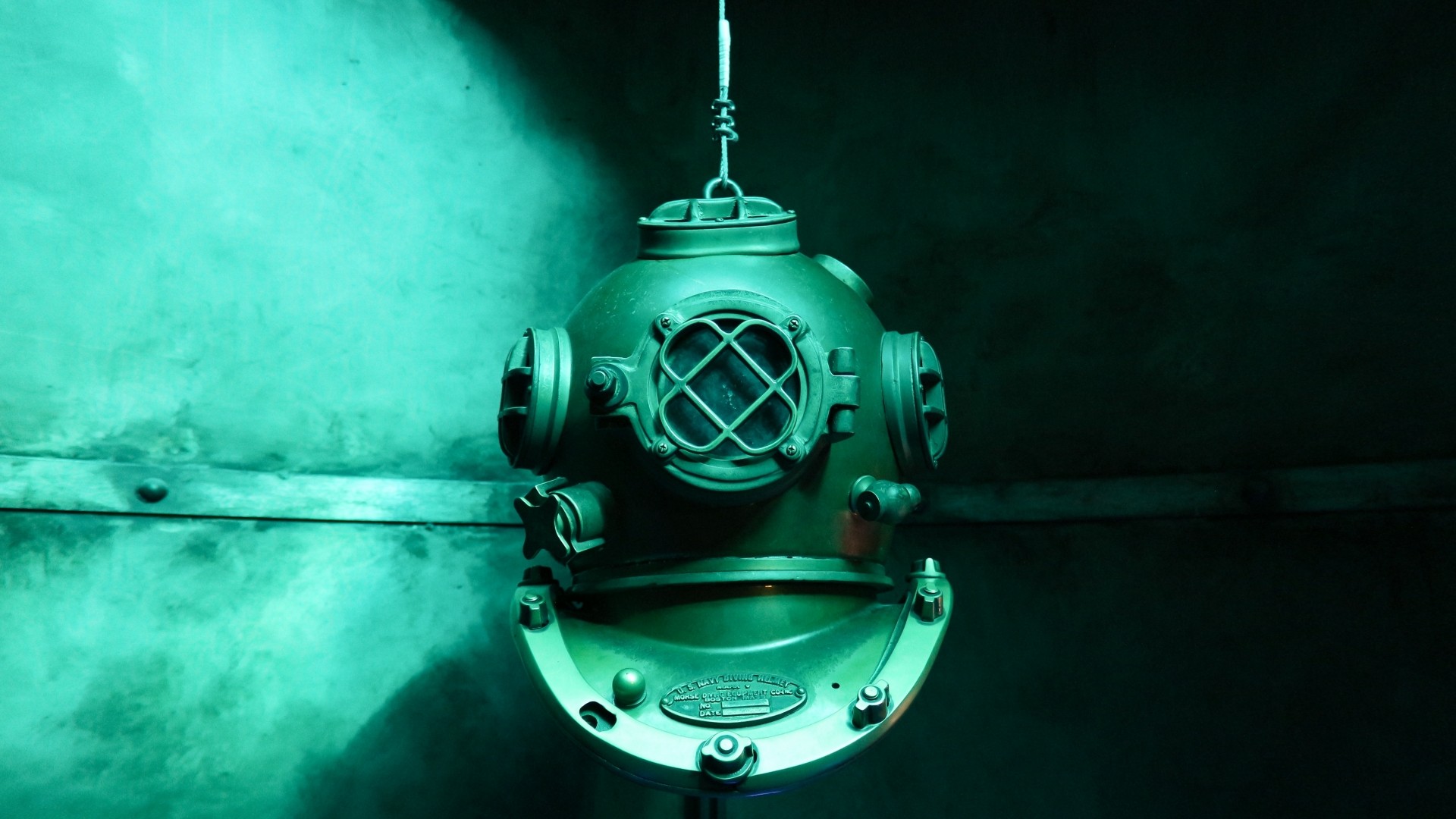 Smoke Divers Metal Screw Simple Green Helmet 1920x1080