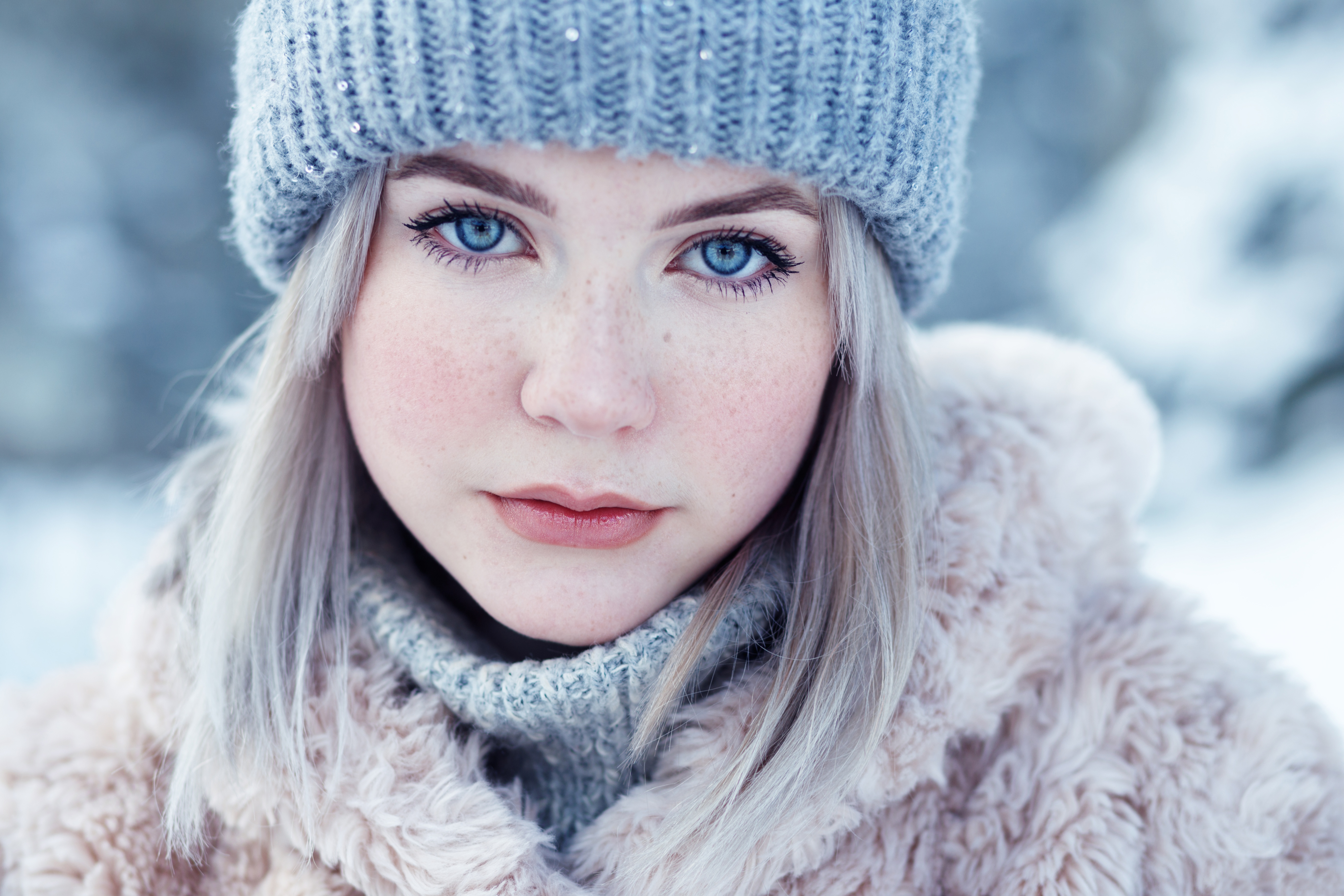 Evgeny Bulatov Taya Tokminova Model Women Blonde Blue Eyes Freckles Face Mouth Lips Lipstick Red Lip 5472x3648