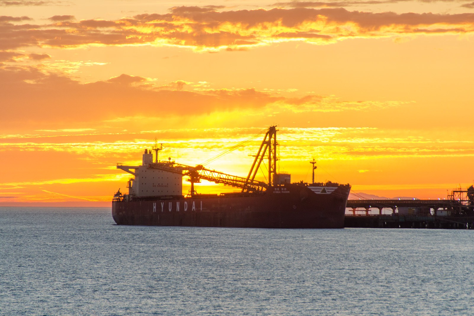 Landscape Ship Oil Tanker Cranes Machine Sea Sky Sunset Clouds Old Ship Maersk Hyundai 1600x1067