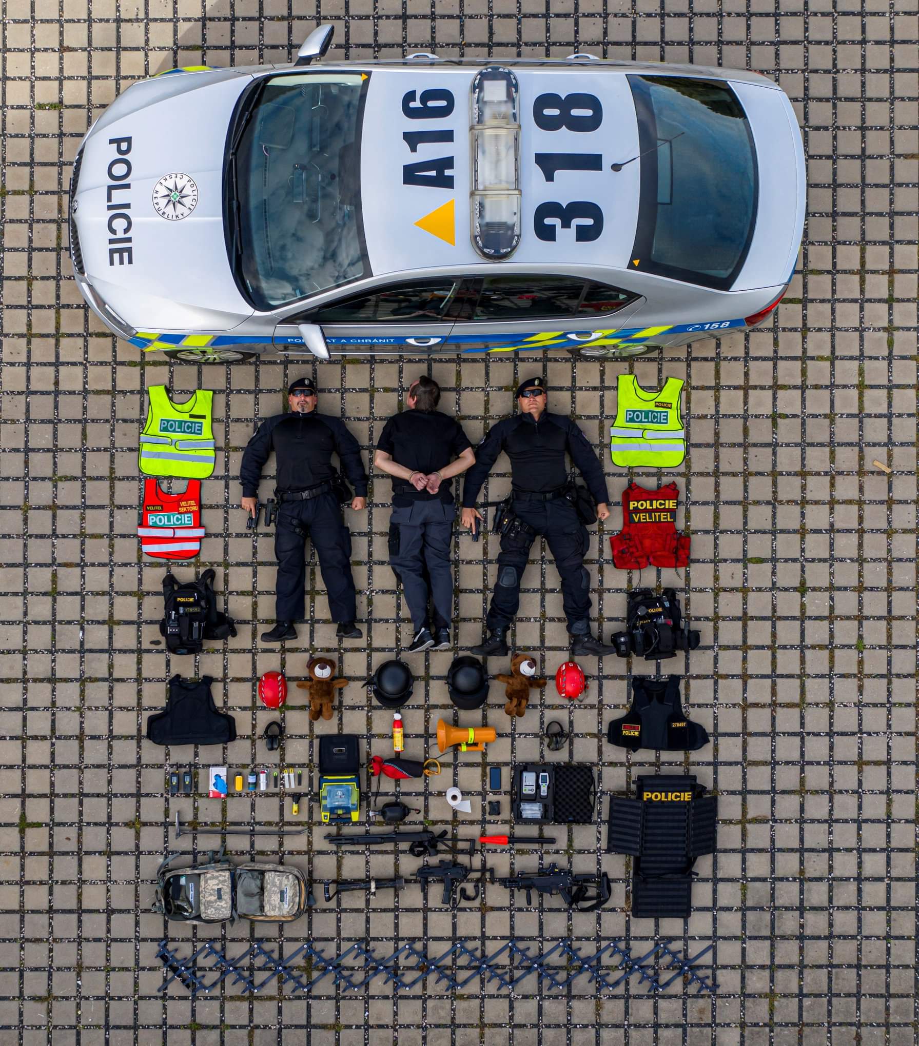 Photography Car Police Police Cars Men Uniform Vest Top View Birds Eye View Tiles Czech Republic Cze 1791x2040