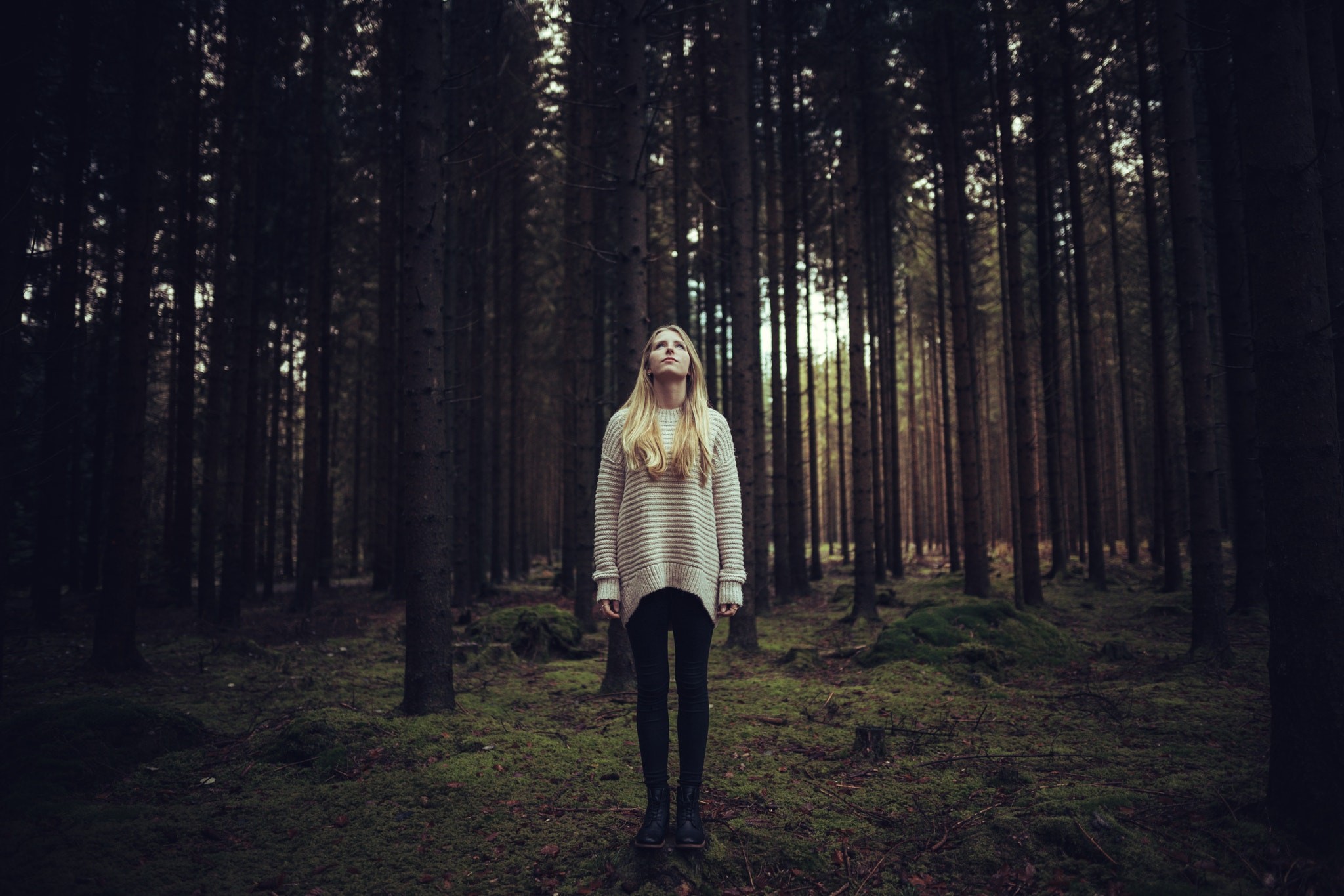Forest Trees Nature Women Outdoors 500px Women Model DAVALi Photography 2048x1365