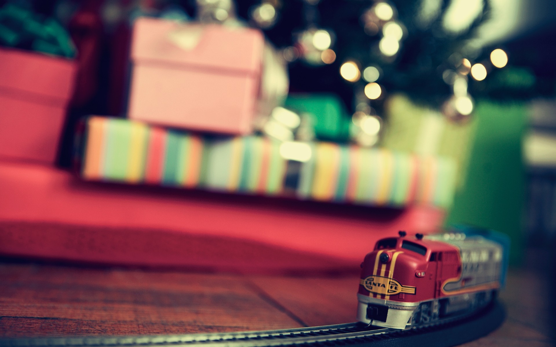 Train Presents Christmas Tree Depth Of Field Toys Bokeh Christmas Miniatures 1920x1200