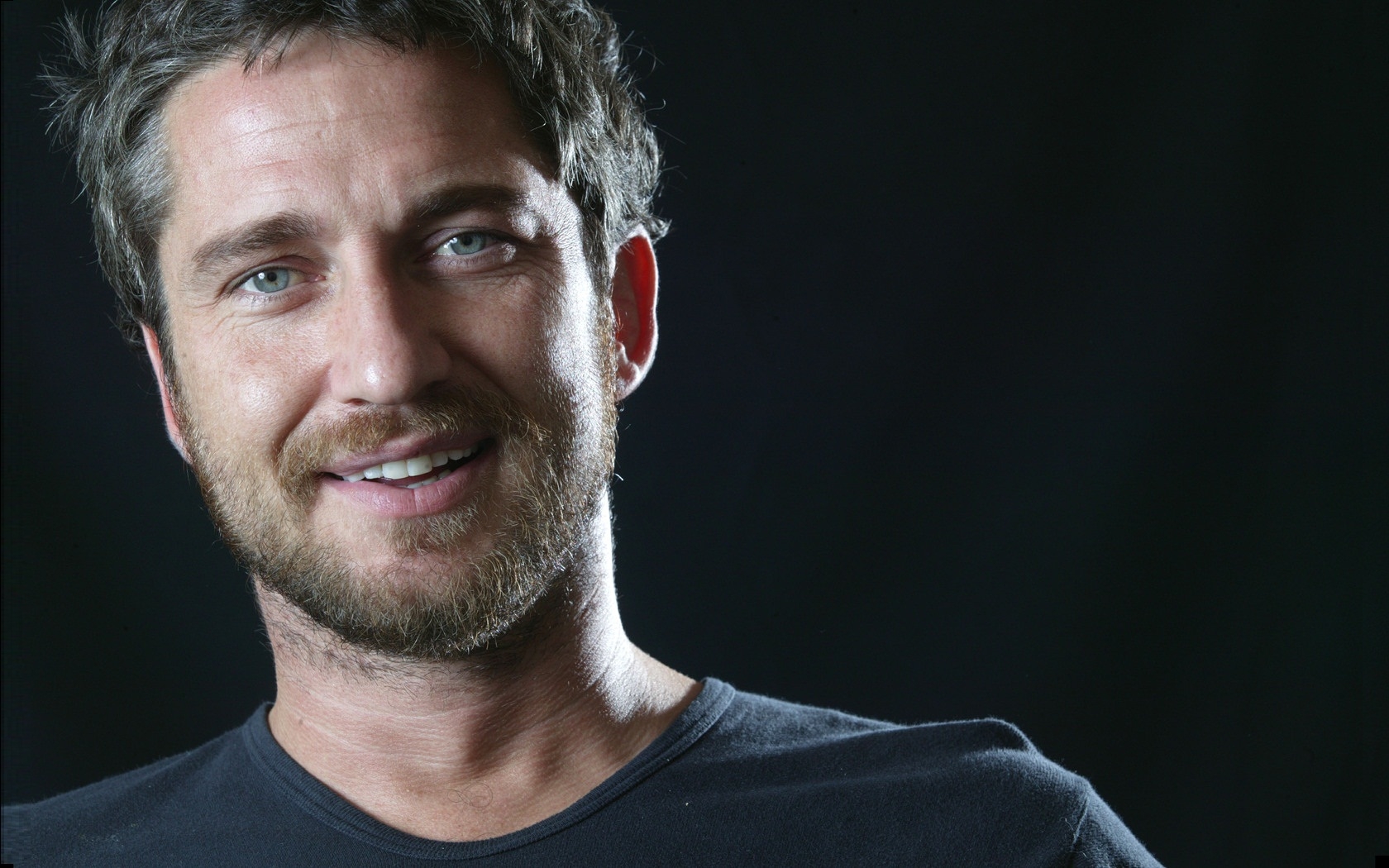 Gerard Butler 1680x1050