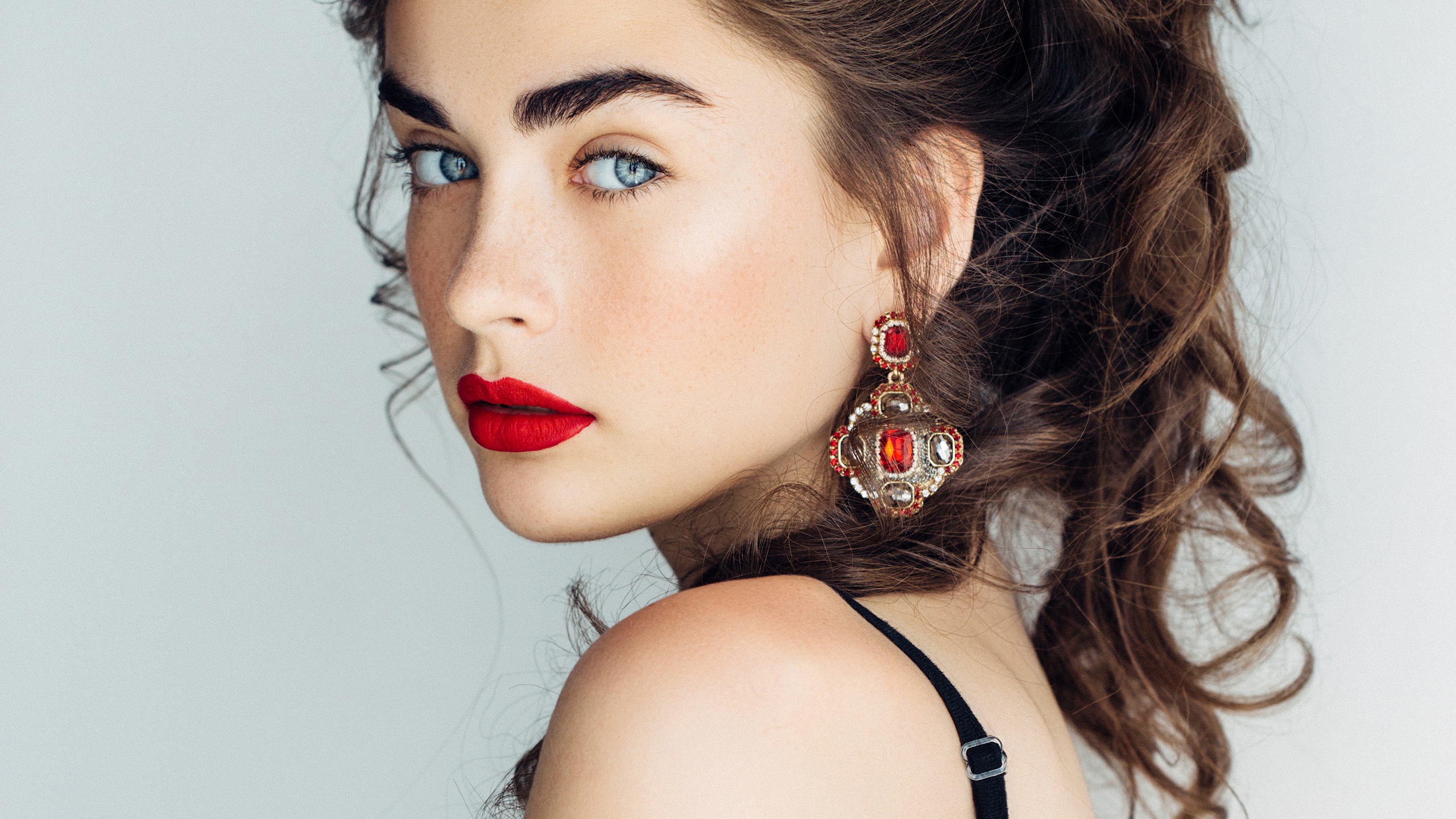 Makeup Women Model Face Red Lipstick Portrait Long Earings Blue Eyes 2560x1440