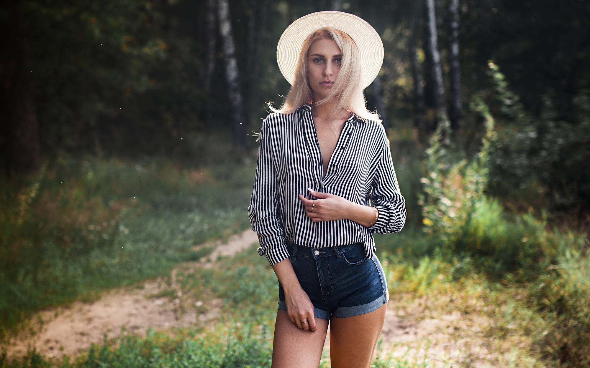 Andrey Frolov Portrait Sunlight Women Outdoors Blonde Women Model Depth Of Field Looking At Viewer S 2000x1250