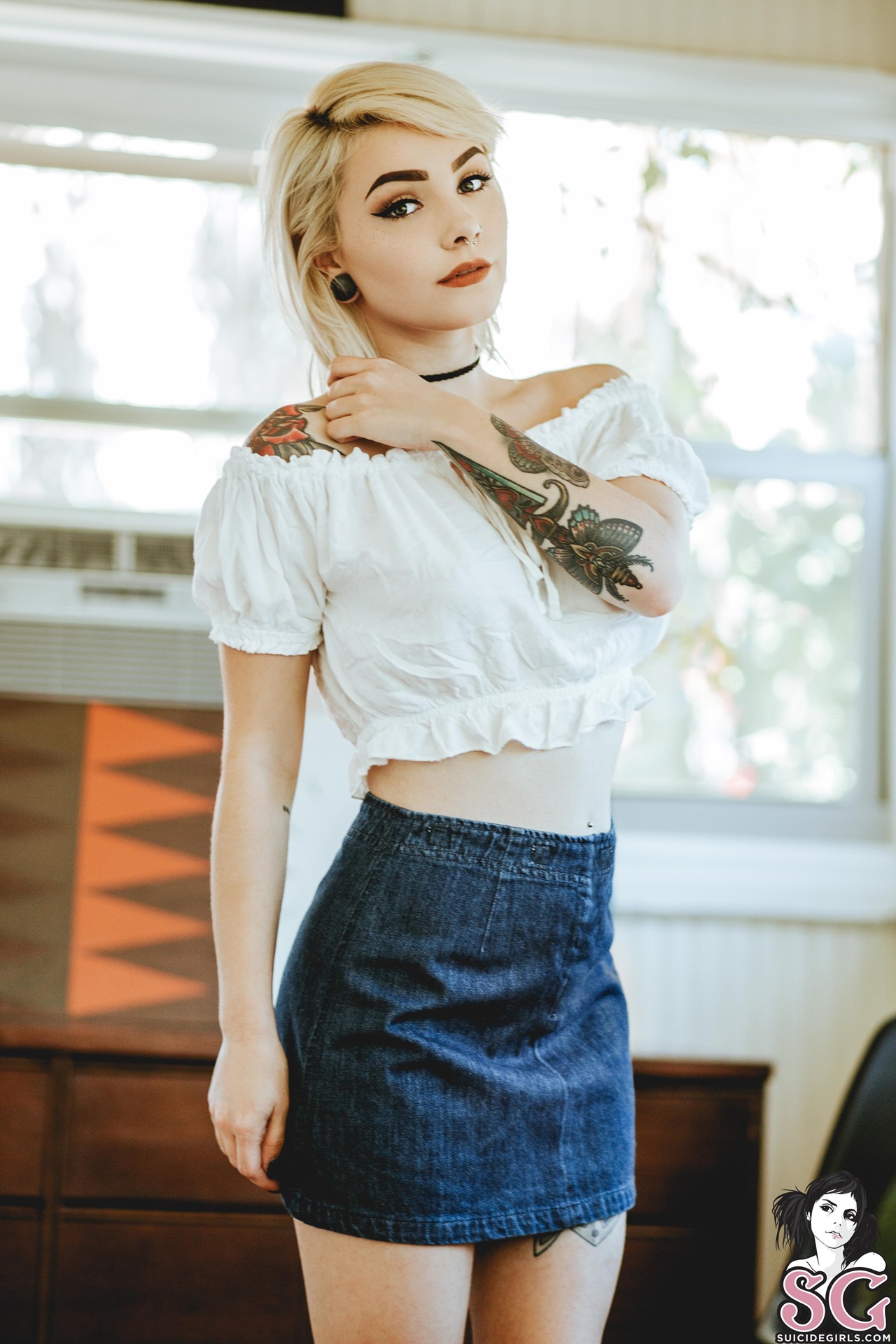 Blonde White Tops Women Indoors High Waisted Skirt Jeans Tattoo Looking At Viewer Necklace Red Lipst 1280x1920