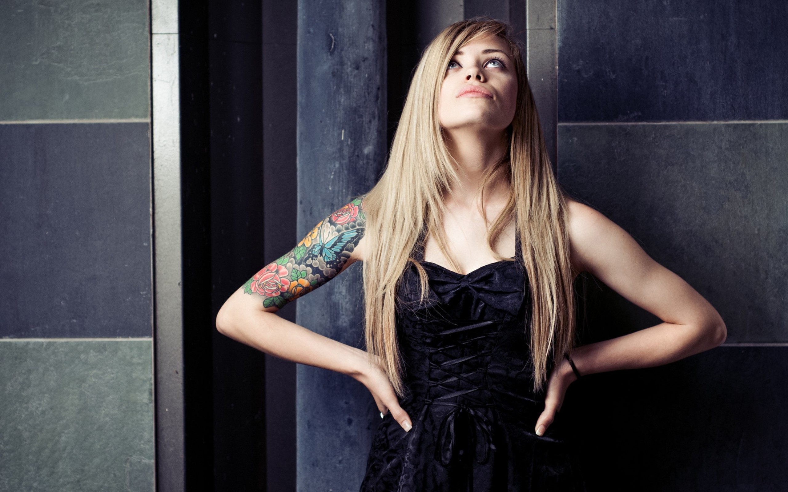 Women Blonde Tattoo Thinking Model Long Hair Black Dress Dress Bare Shoulders Blue Eyes Black Clothi 2560x1600