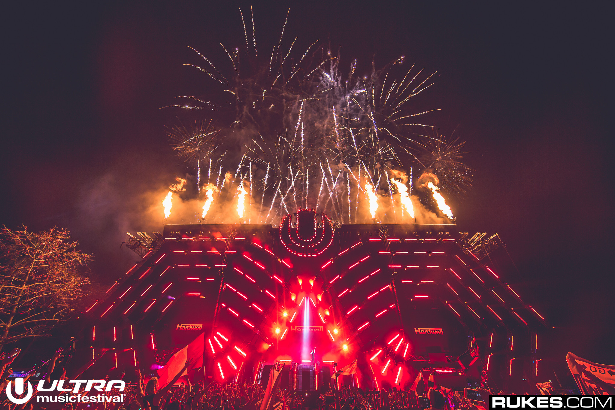 Hardwell Ultra Music Festival Music Festival Miami Fireworks DJ Night Red Crowd Robbert Van De Corpu 2048x1365