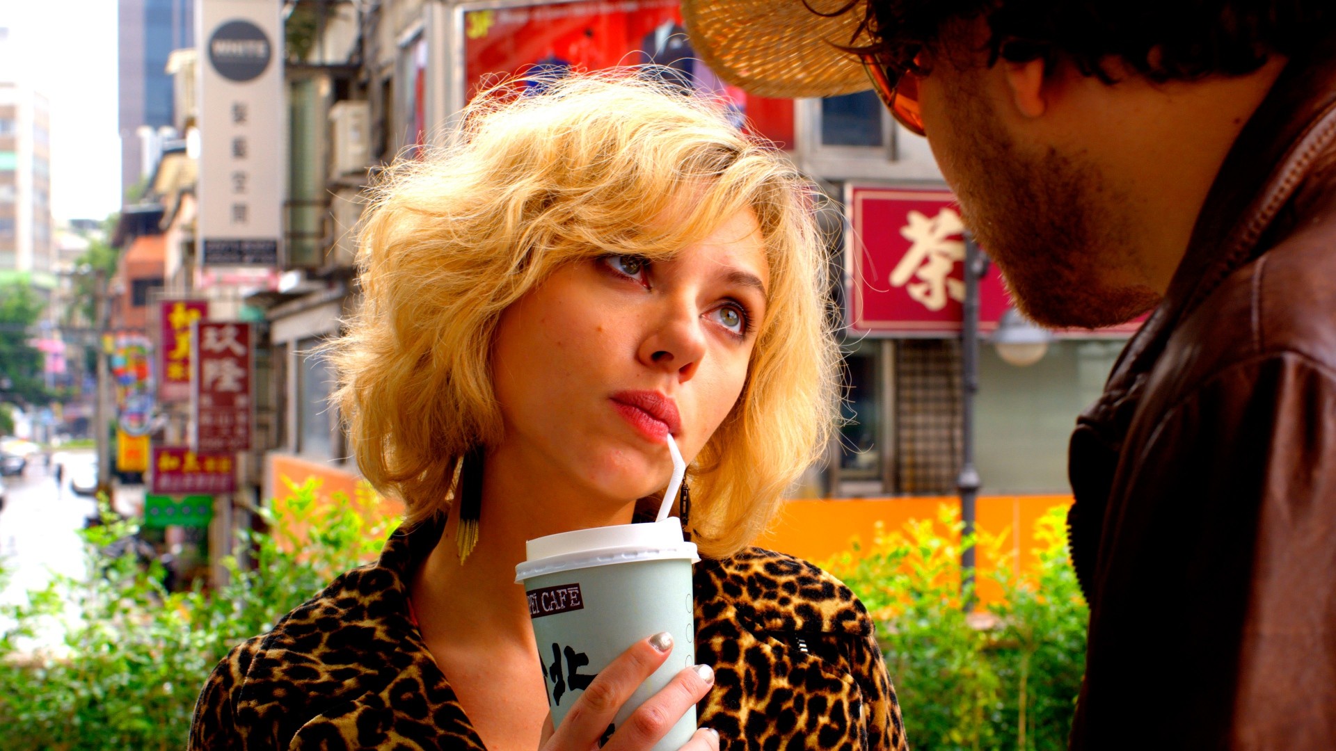 Scarlett Johansson Blonde Drink Short Hair Taipei Lucy Movie 1920x1080