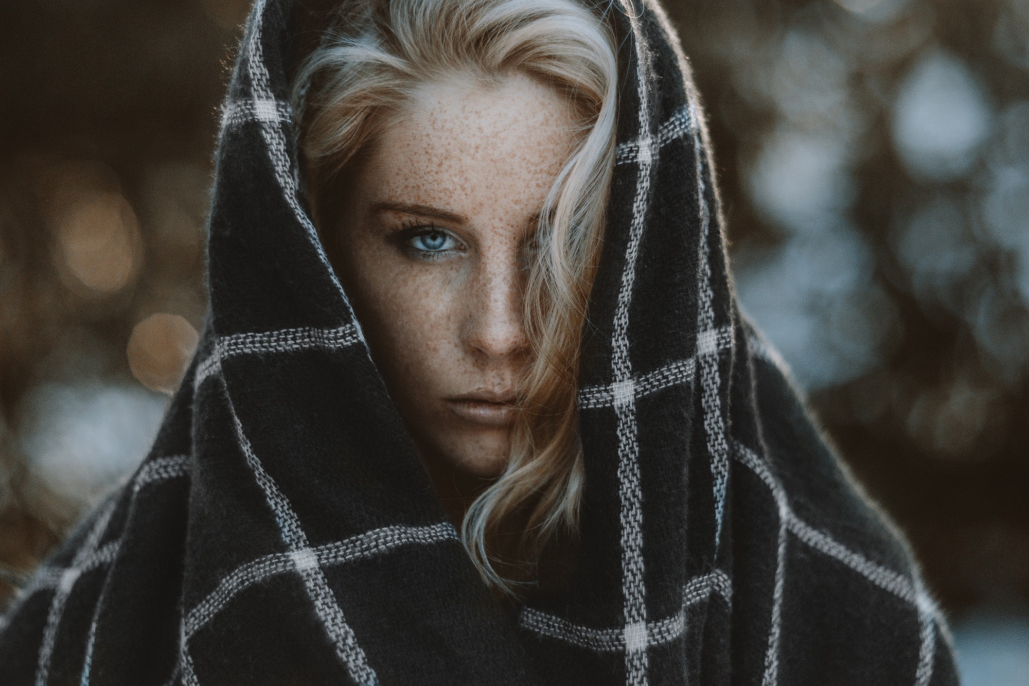 Women Blonde Hair In Face Blue Eyes Blankets Face Looking At Viewer Freckles Camille Rochette Women  2000x1333