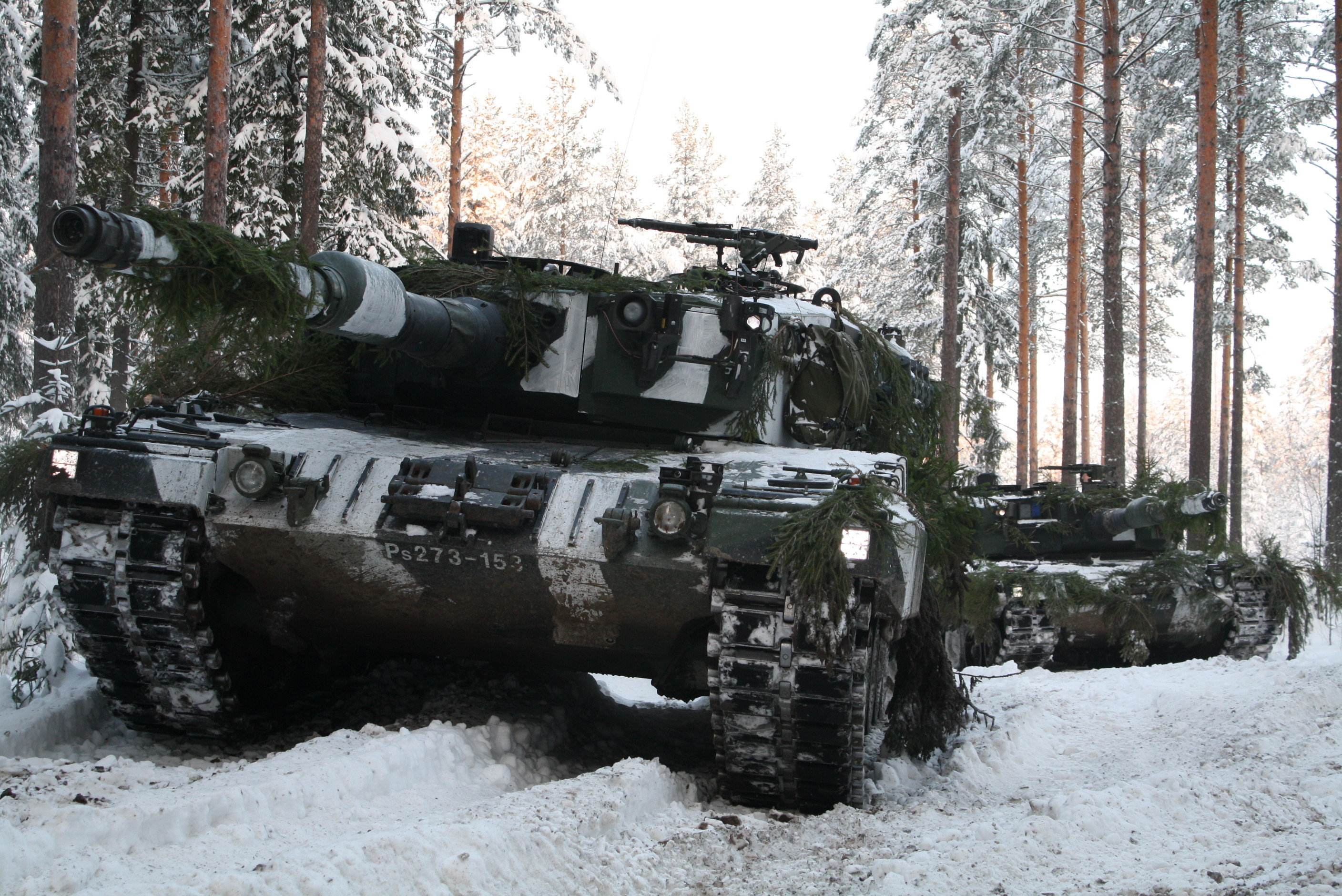 Military Leopard 2 2816x1880